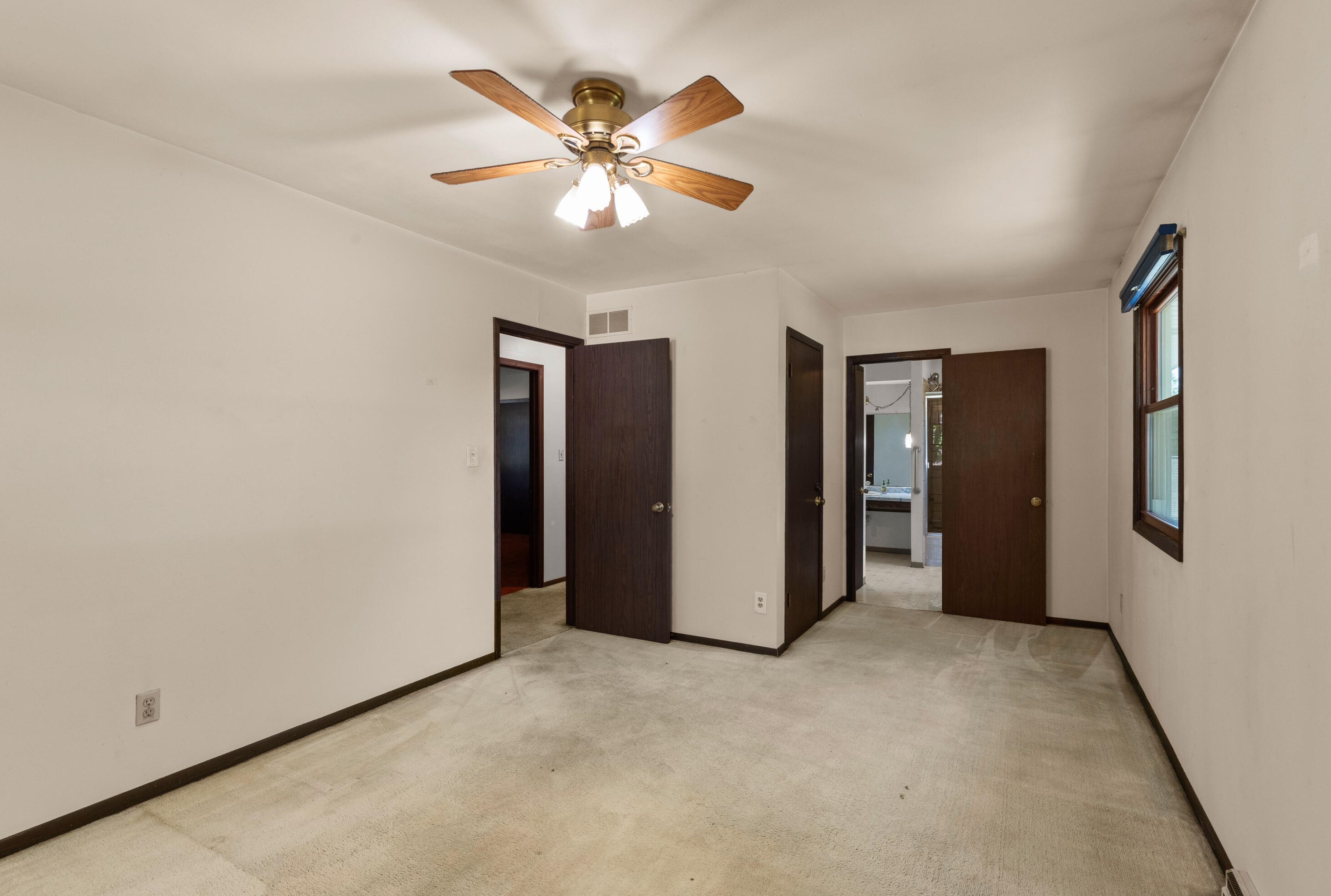 5855 111, Milwaukee WI 53227-1117 exterior