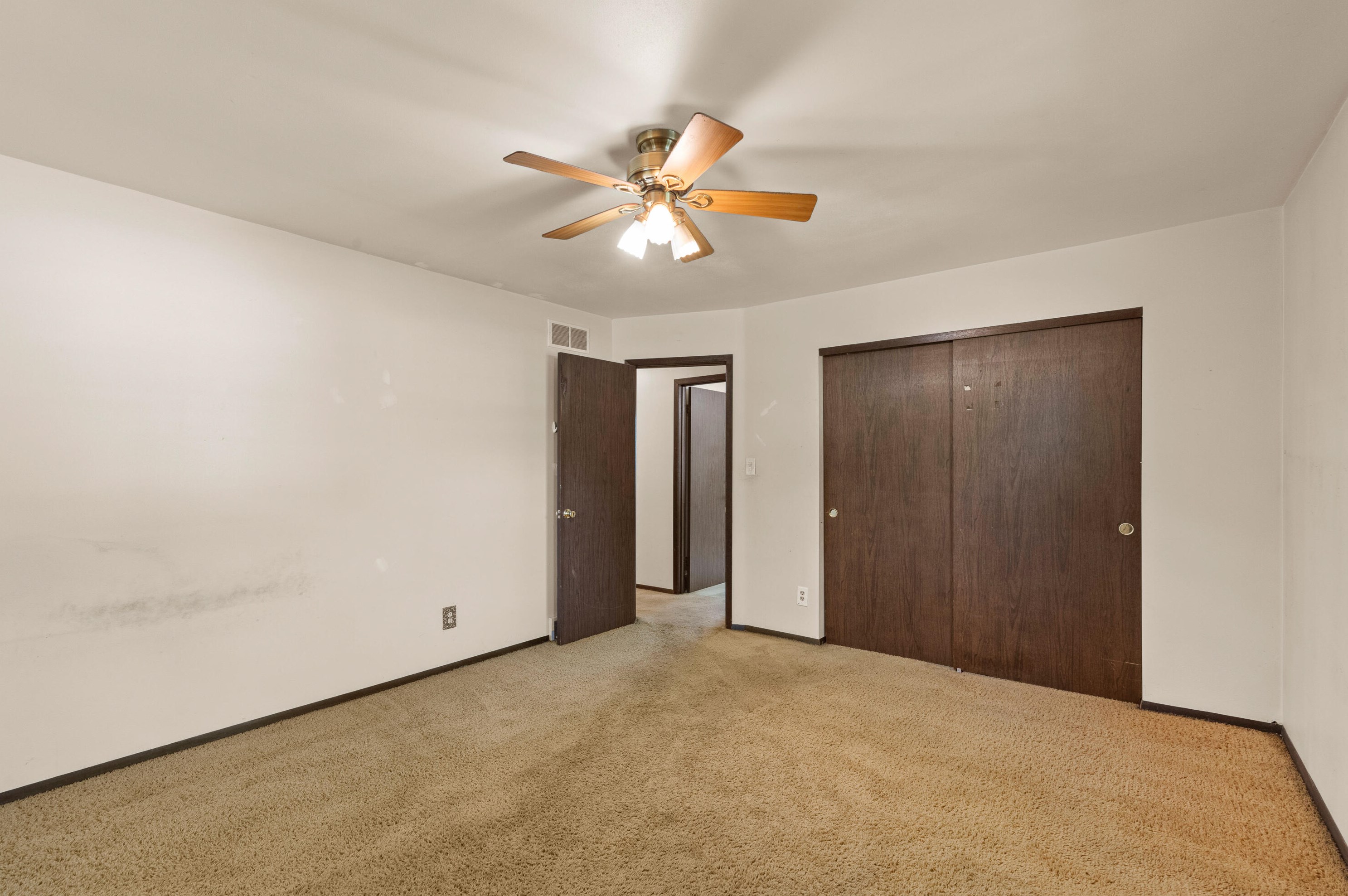 5855 111, Milwaukee WI 53227-1117 exterior