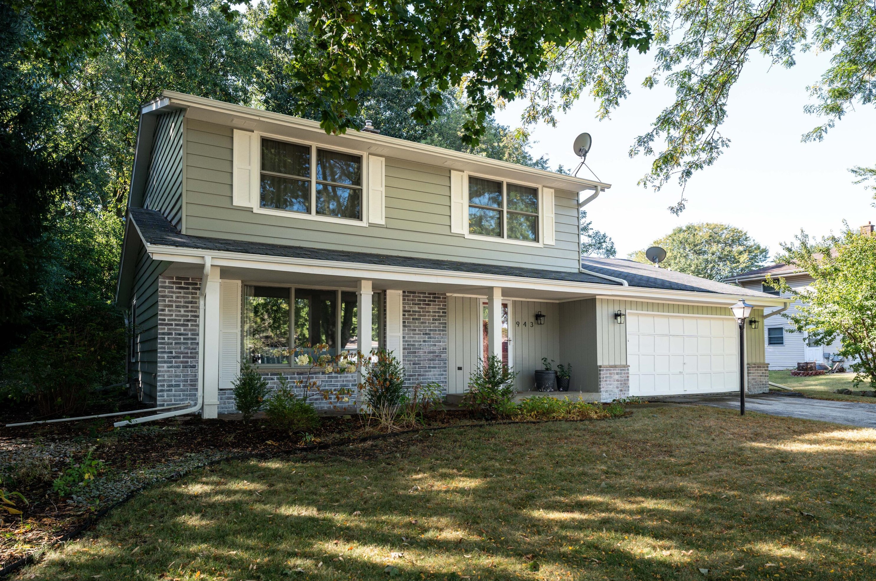 943 Oxford Dr, Chenequa, WI 53029