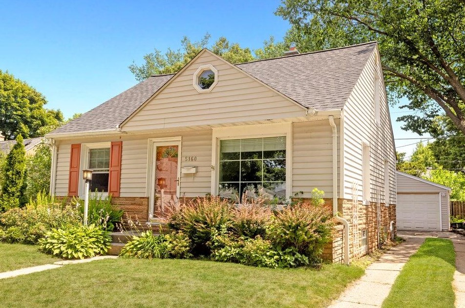 5160 N Bay Ridge Ave, Milwaukee, WI 53217