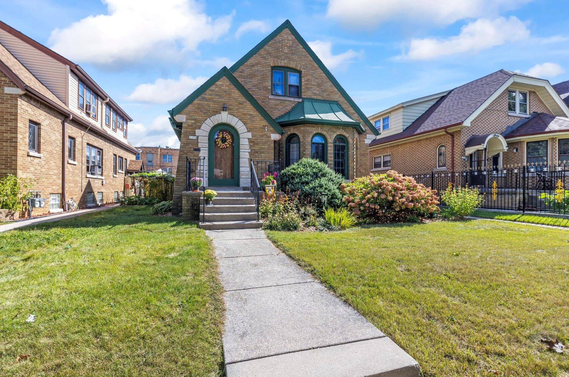 3354 11th St, Milwaukee, WI 53215-5133