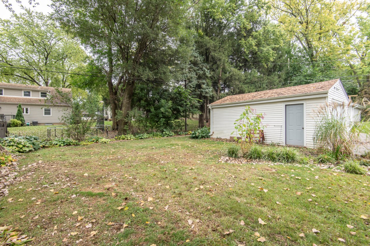 231 Tenny Ave, Waukesha, WI 53186-6459
