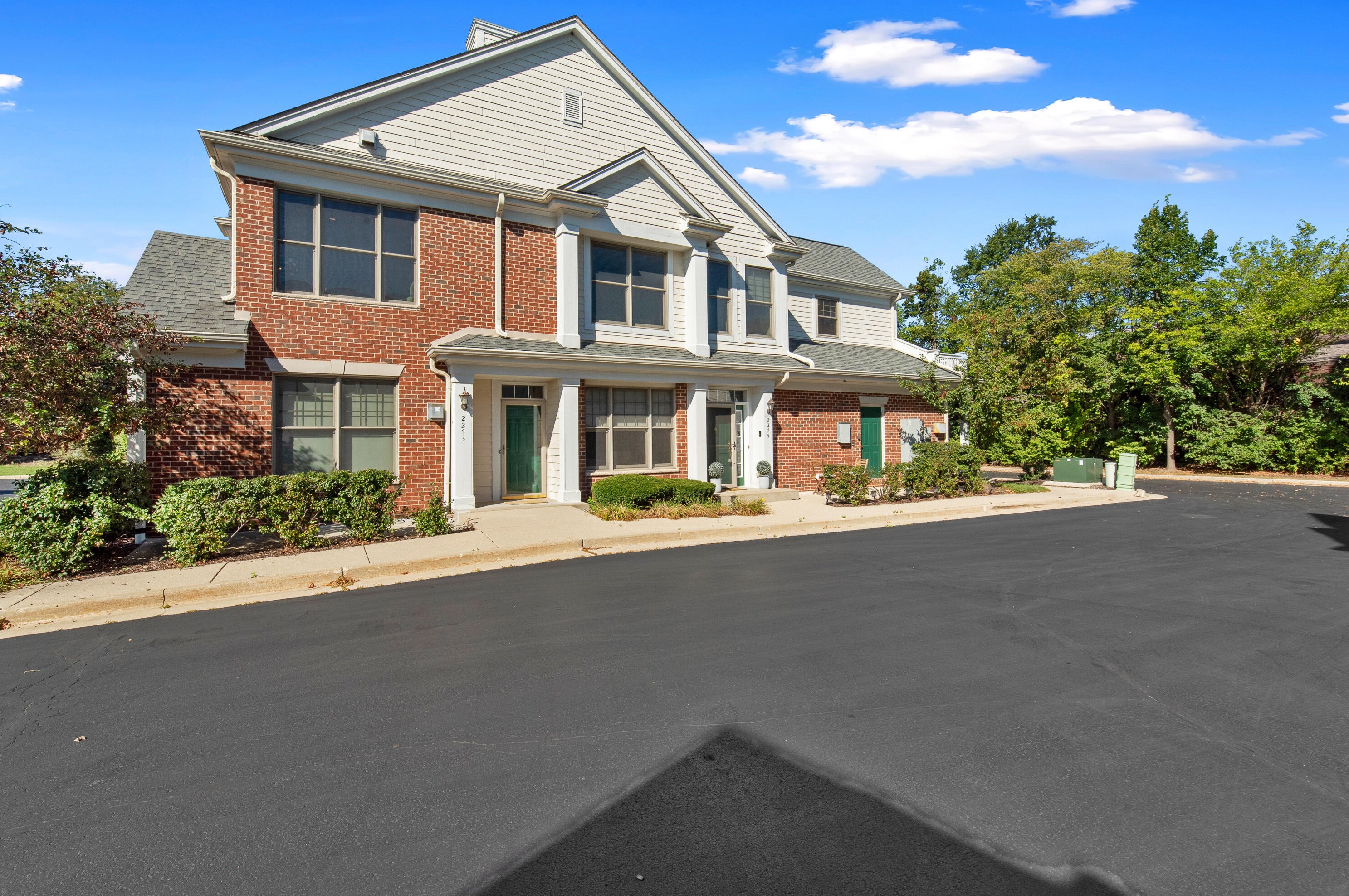 2275 Norhardt Dr, Brookfield, WI 53045