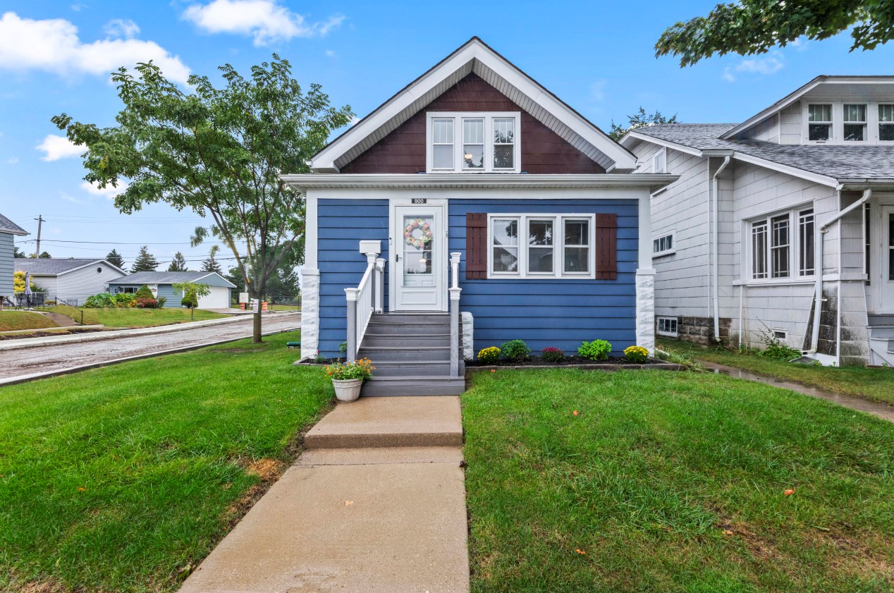 900 56, Milwaukee WI 53214-3327 exterior