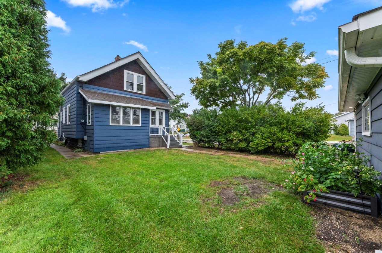 900 56, Milwaukee WI 53214-3327 exterior