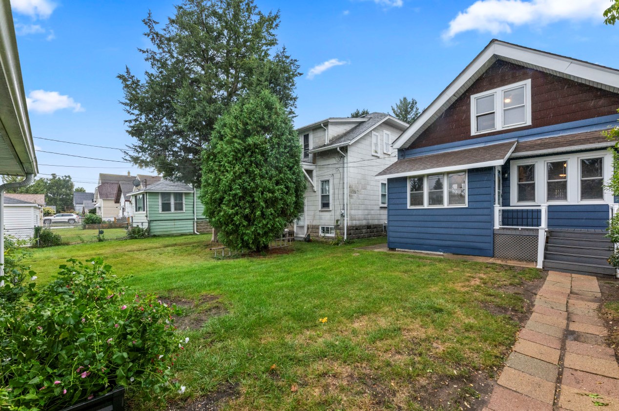 900 56, Milwaukee WI 53214-3327 exterior