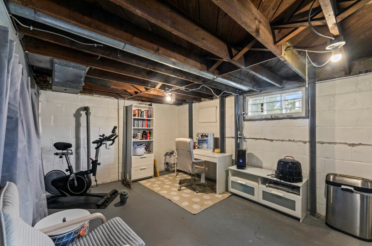 900 56, Milwaukee WI 53214-3327 exterior