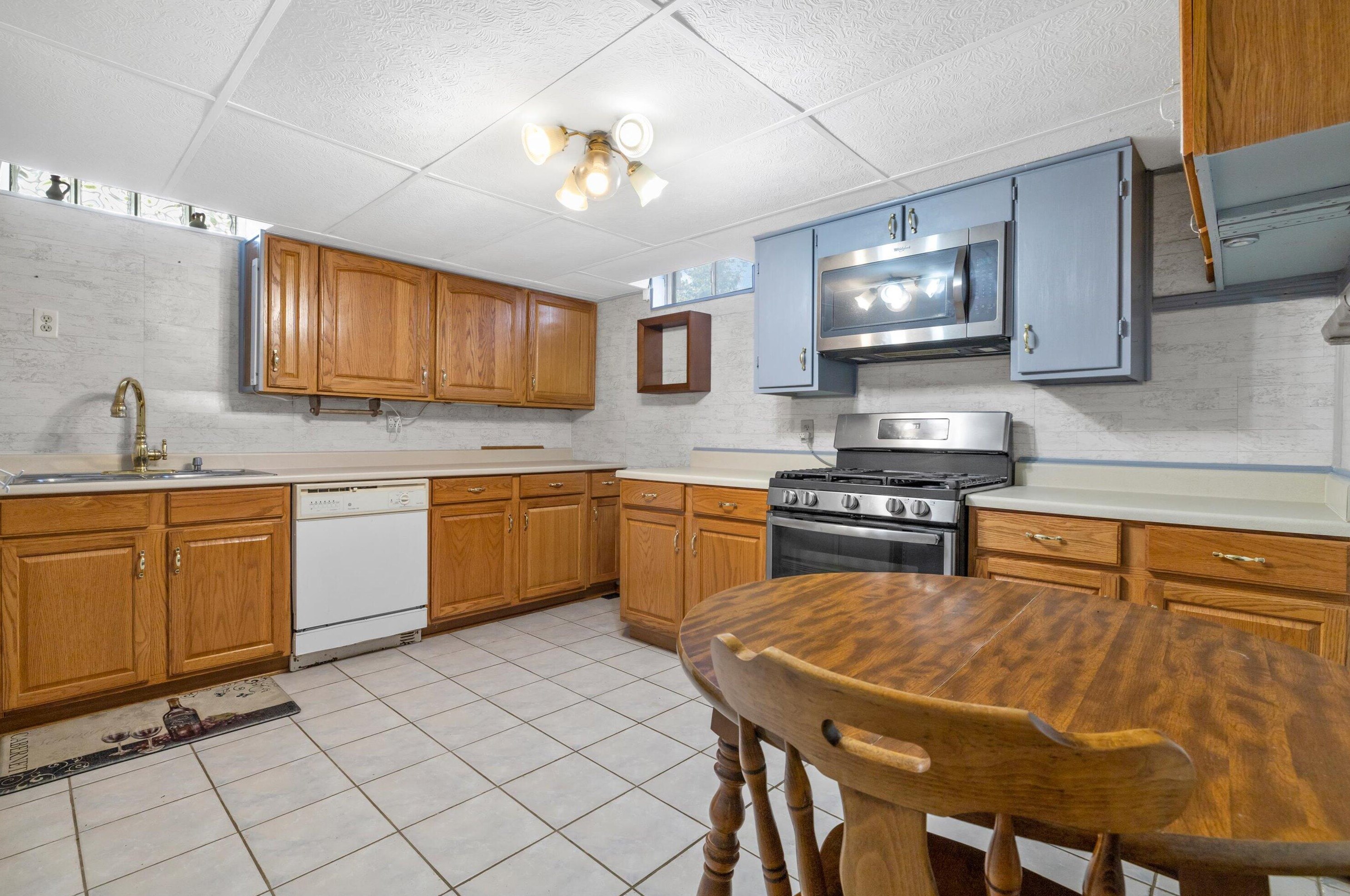 5204 62 St, Kenosha WI 53142-3043 exterior