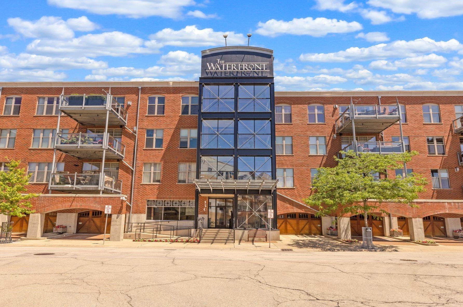 130 Water St, Milwaukee WI  53202-6018 exterior