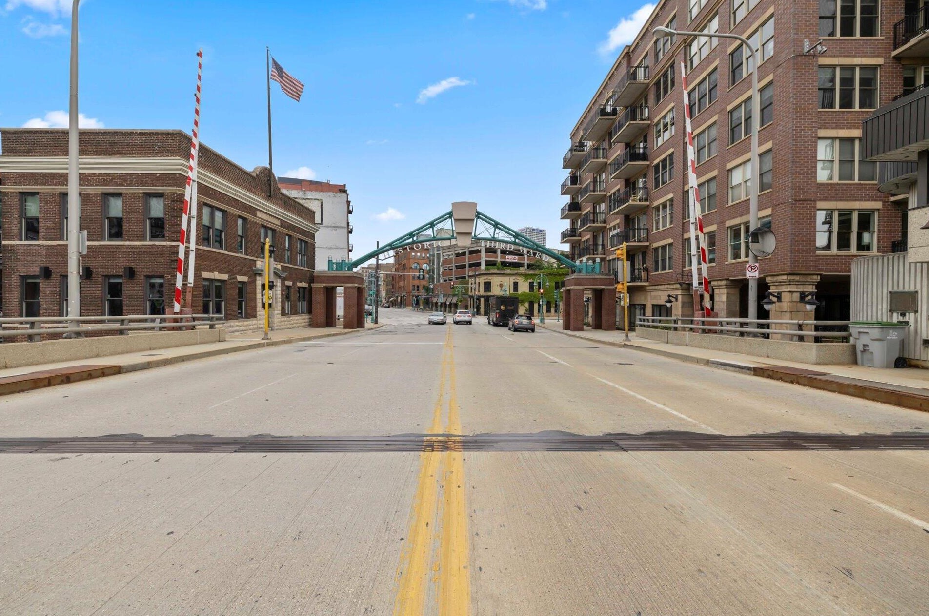 102 Water St, Milwaukee WI  53202-6054 exterior