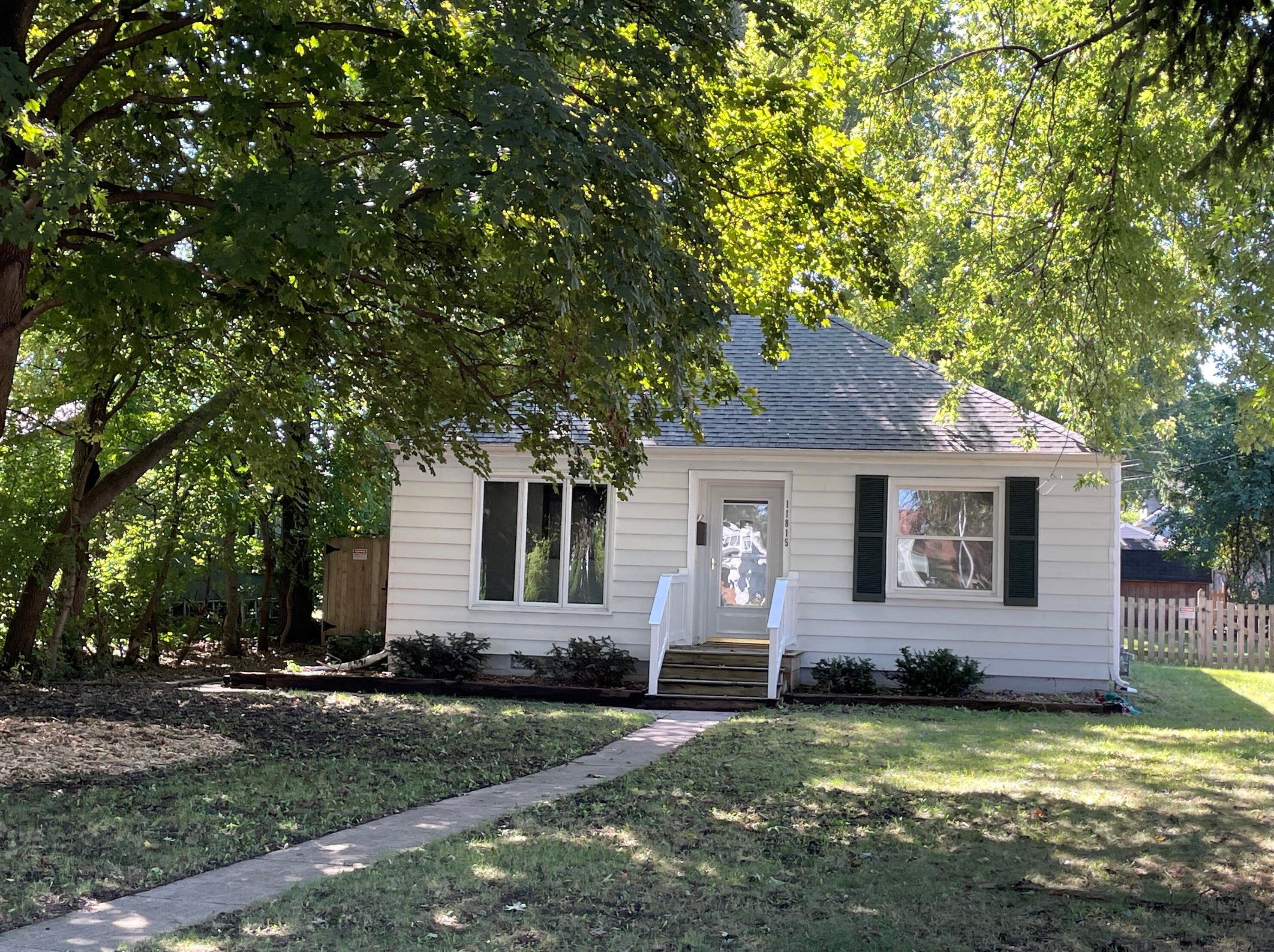 11815 Rainbow Ave, Milwaukee, WI 53214-2164