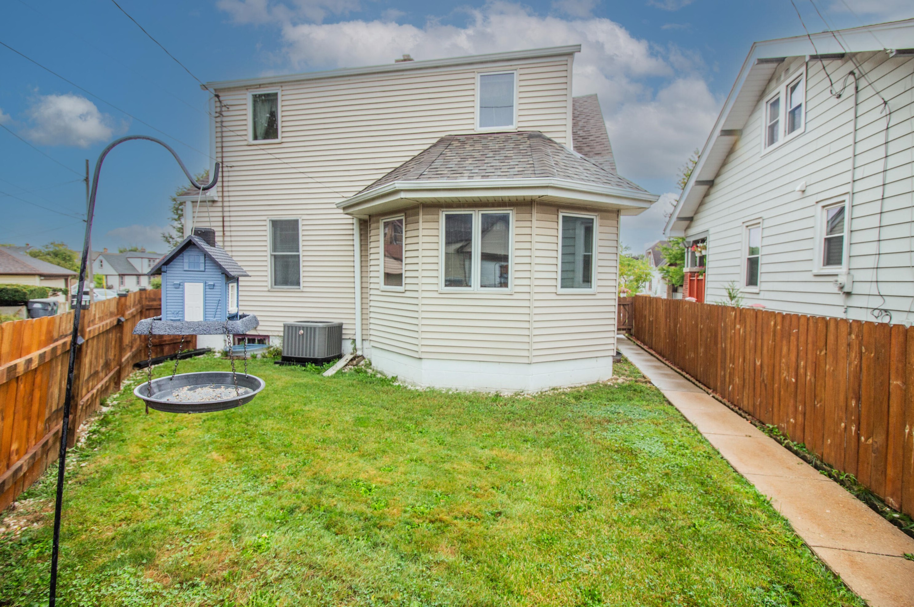 1641 53rd St, Milwaukee, WI 53214-5328