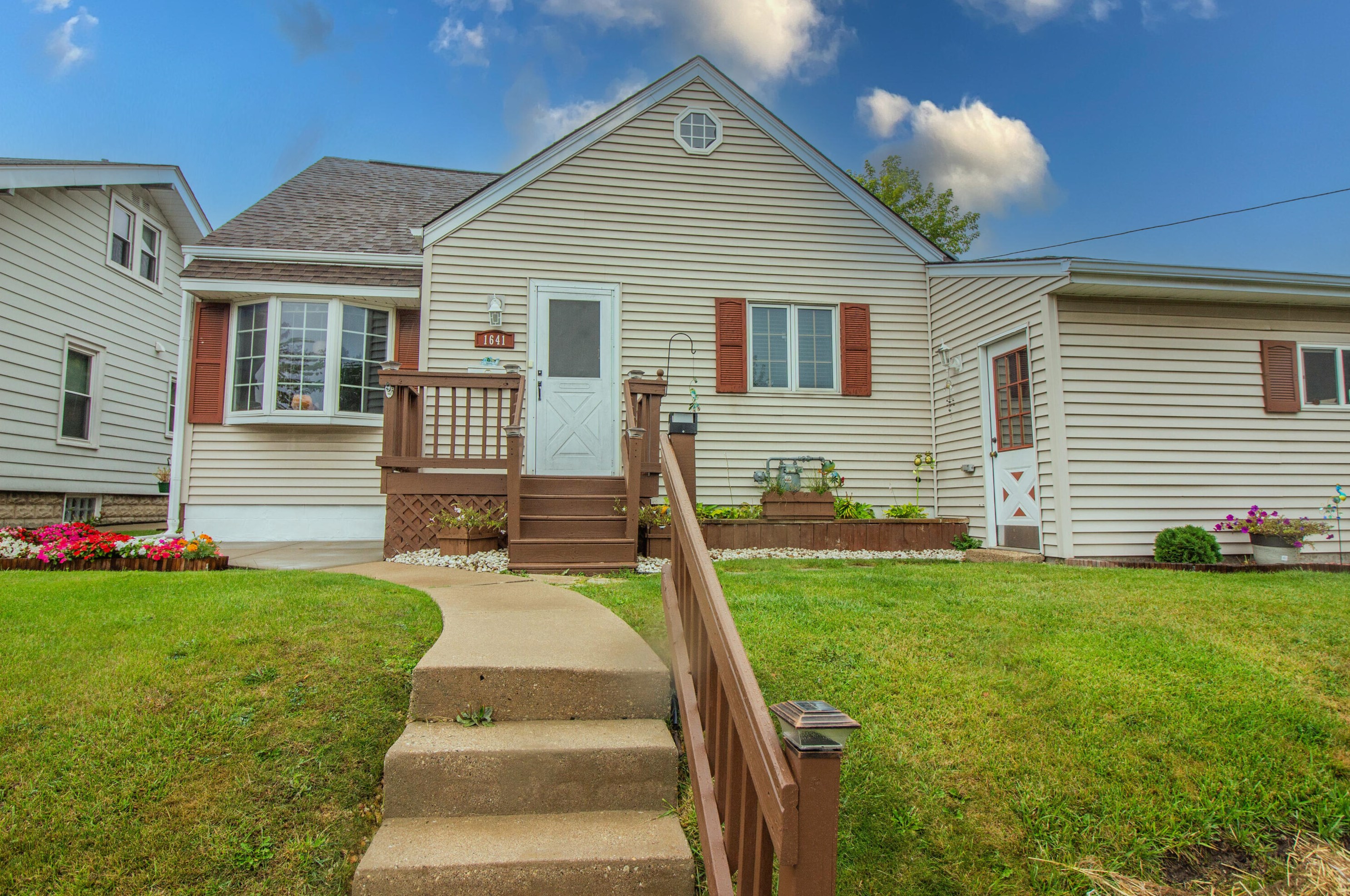 1641 53, Milwaukee WI 53214-5328 exterior