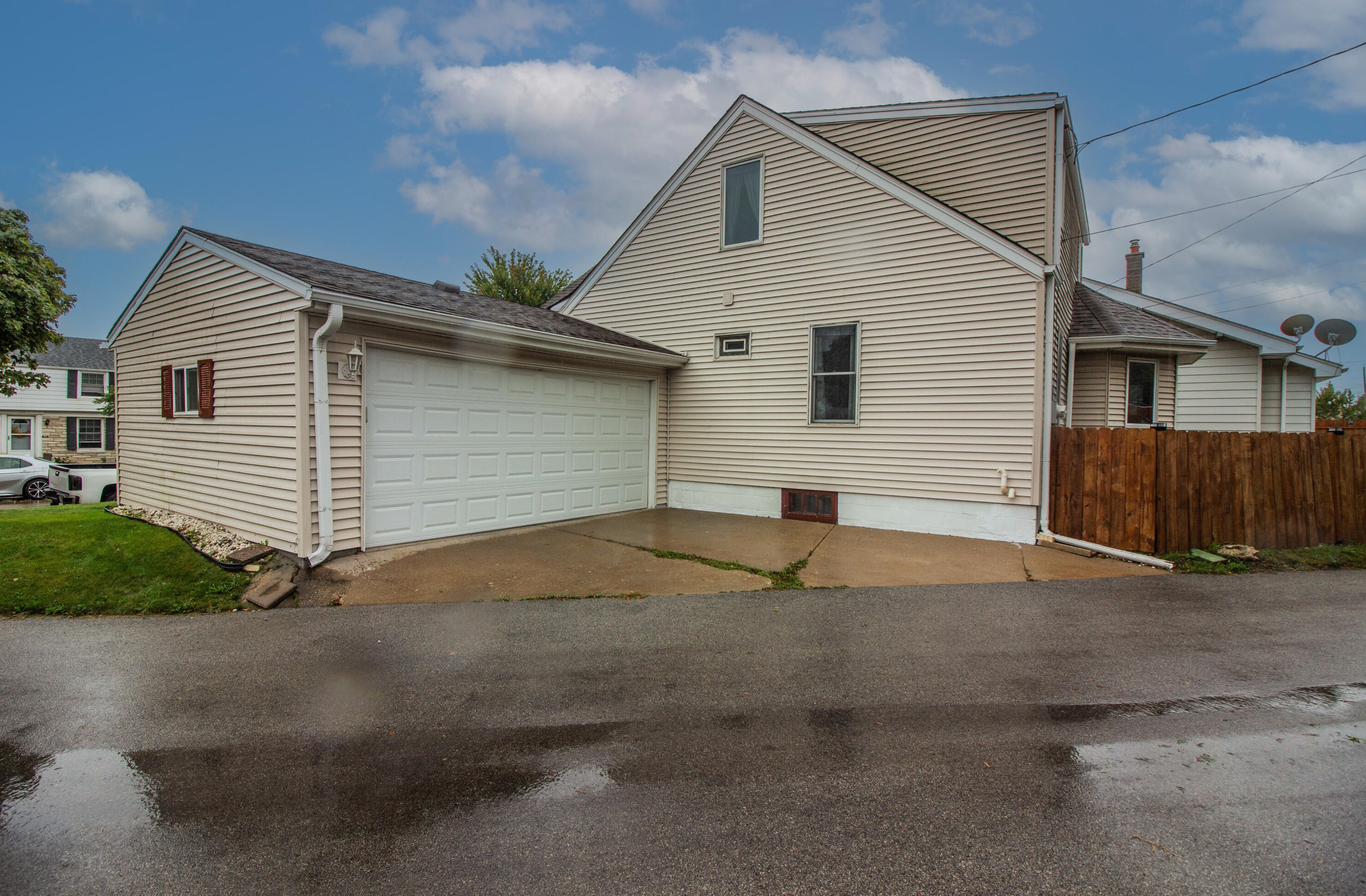 1641 53, Milwaukee WI 53214-5328 exterior