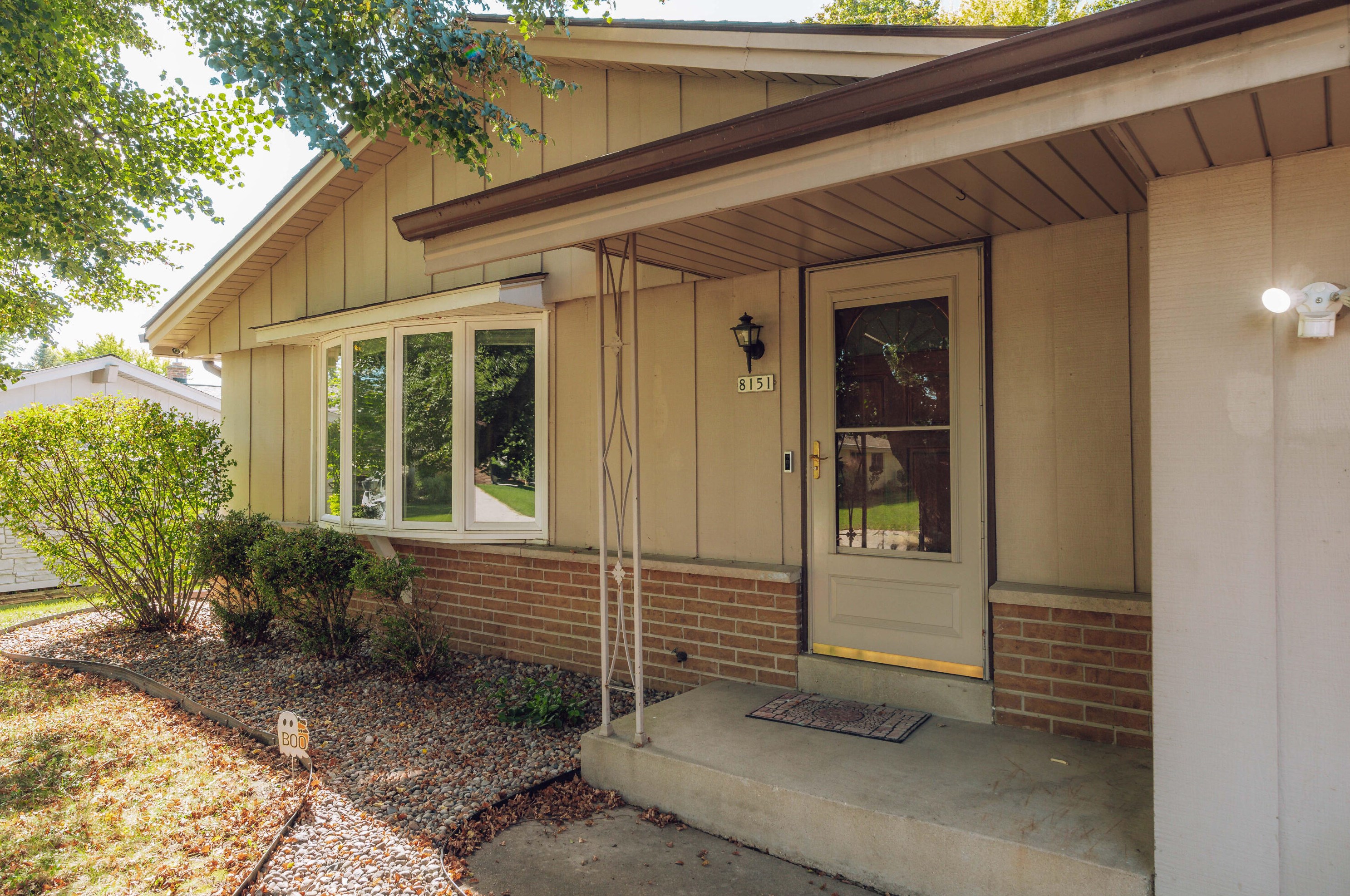8151 S 59th St, Hales Corners, WI 53132