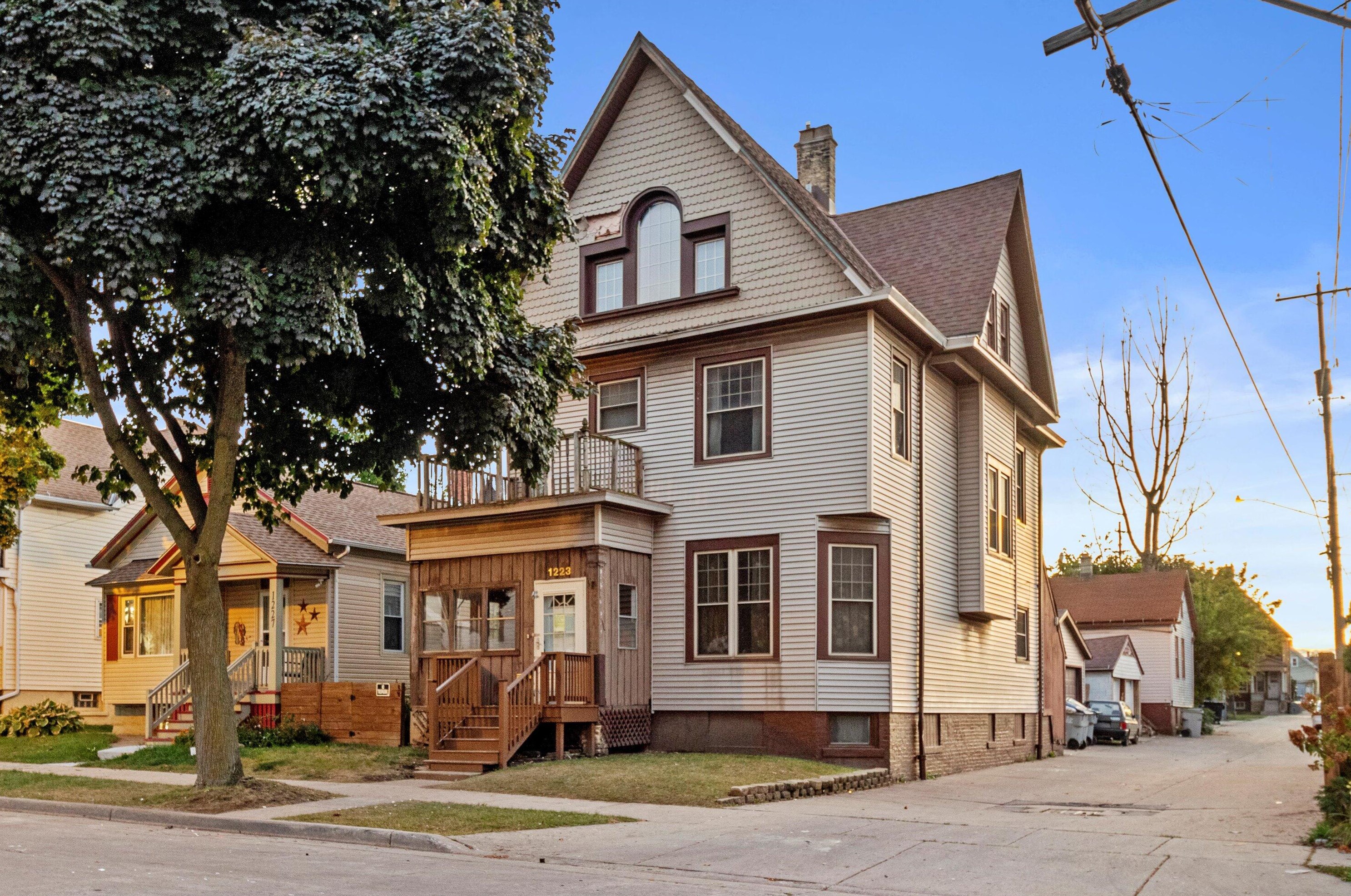 1223 S 10th St, Milwaukee, WI 53204