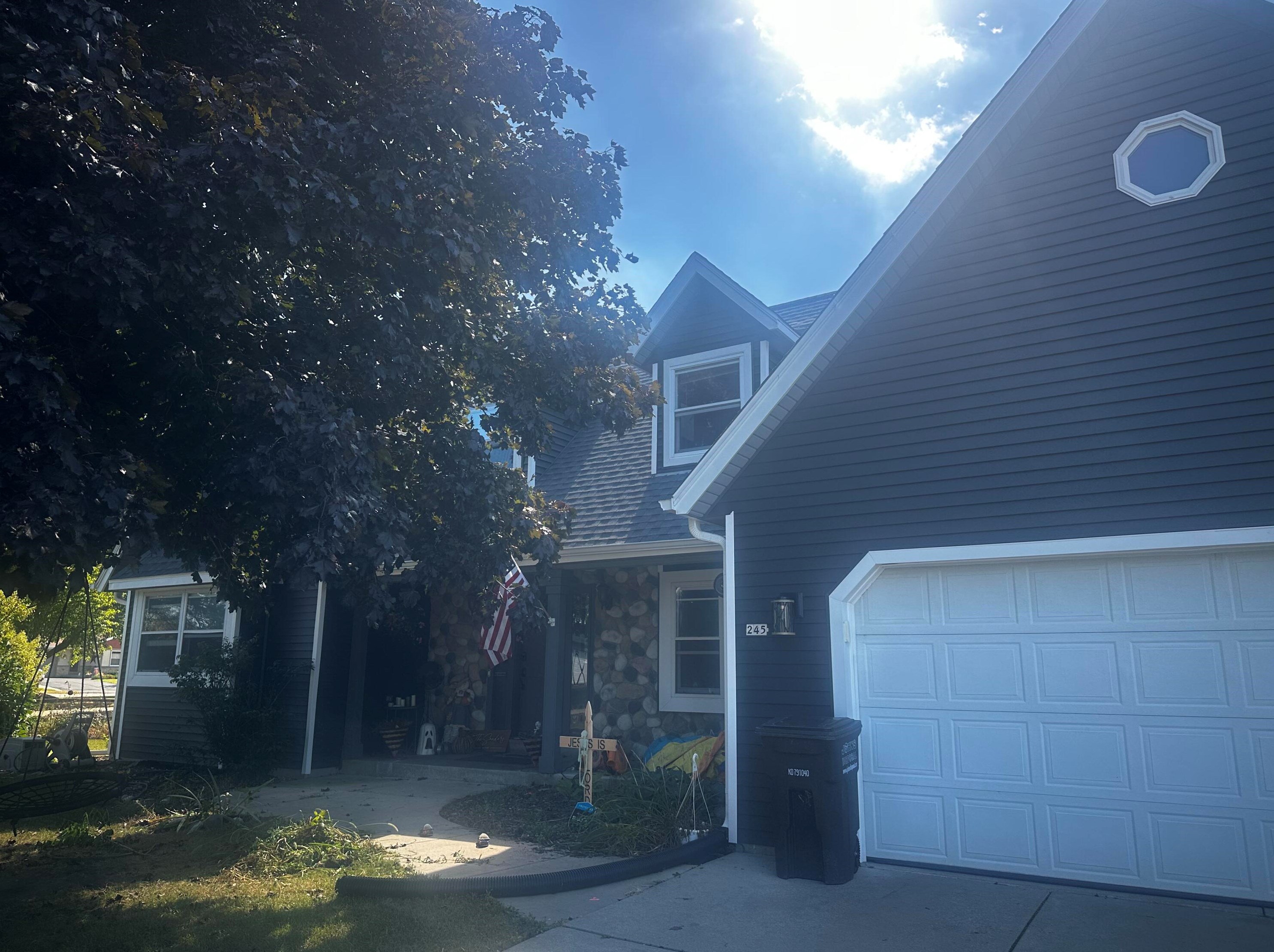 245 Hillside Dr, Oconomowoc, WI 53066