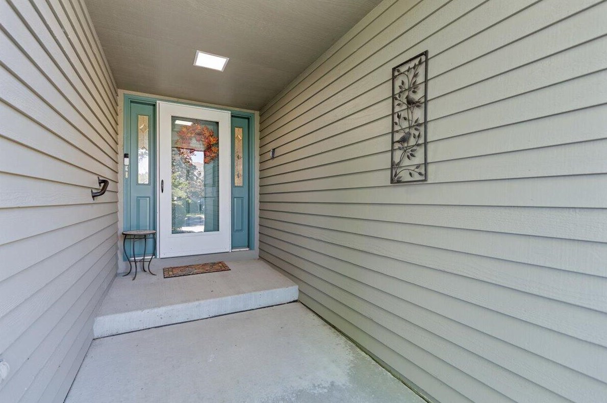 1320 Hidden Fields Dr, West Bend, WI 53095