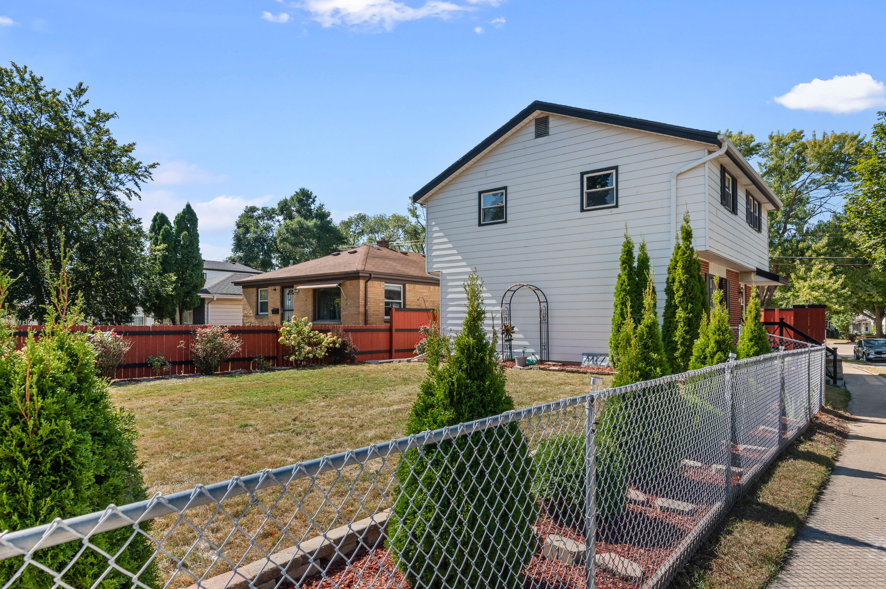 9109 W Swan Cir, Milwaukee, WI 53225