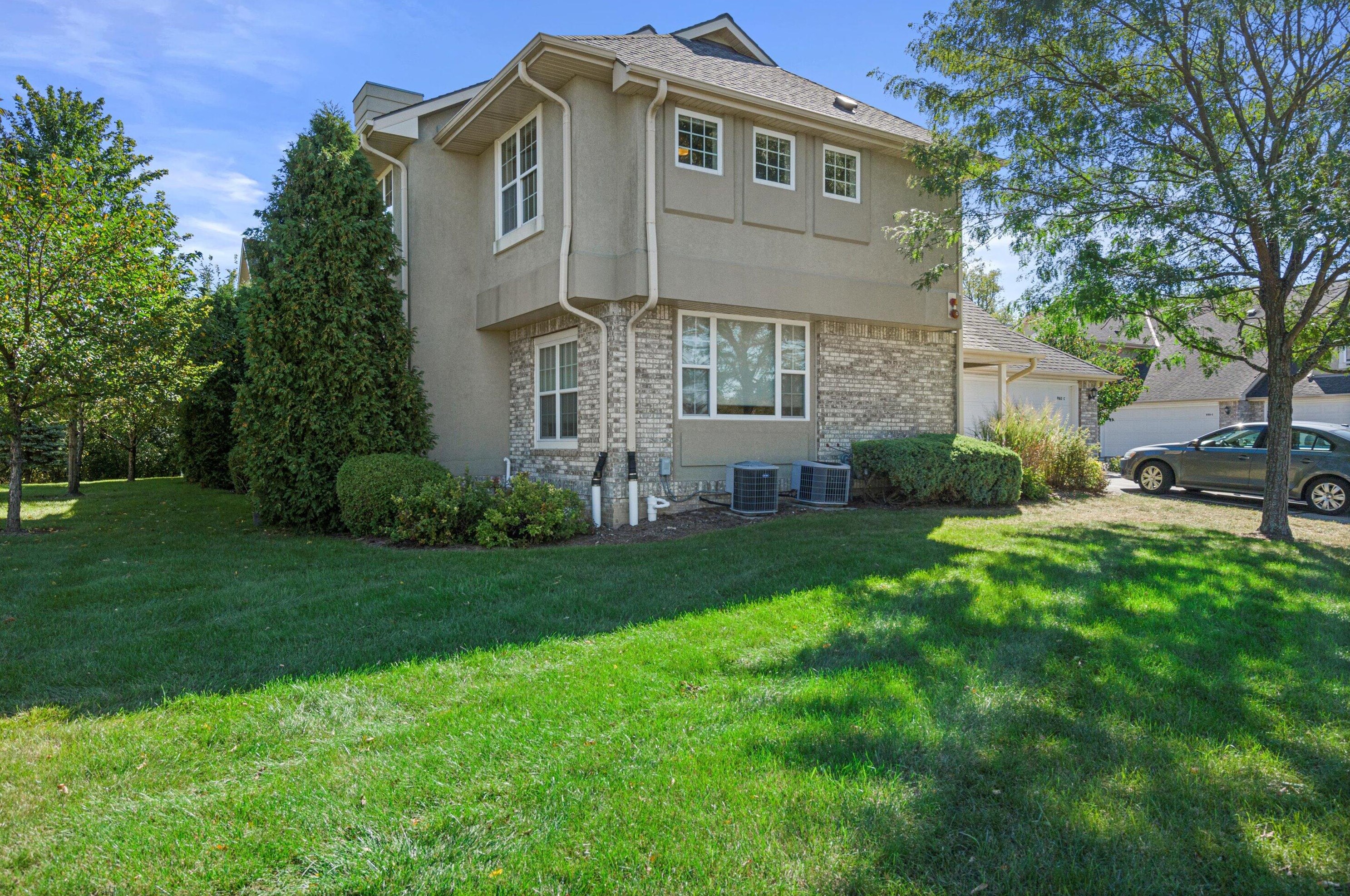 9163 W Elm Ct #c, Hales Corners, WI 53132