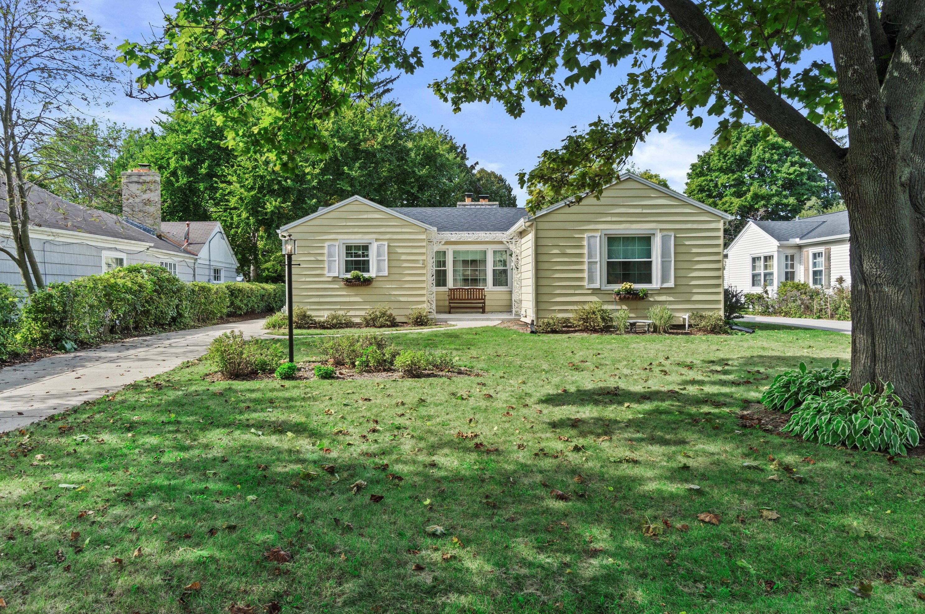 7405 N Longacre Rd, Milwaukee, WI 53217