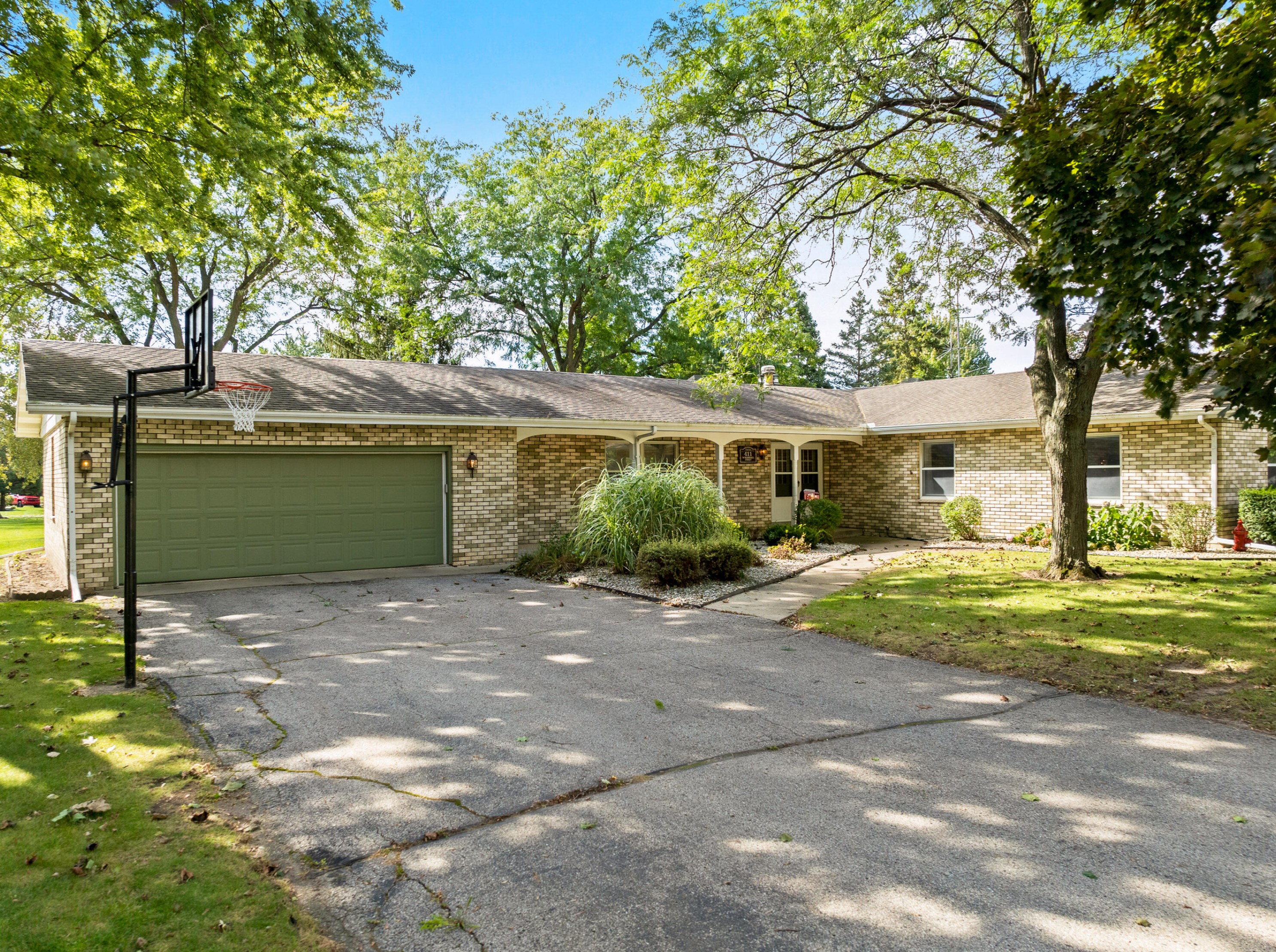 411 W Marshall St, Elkhorn, WI 53121
