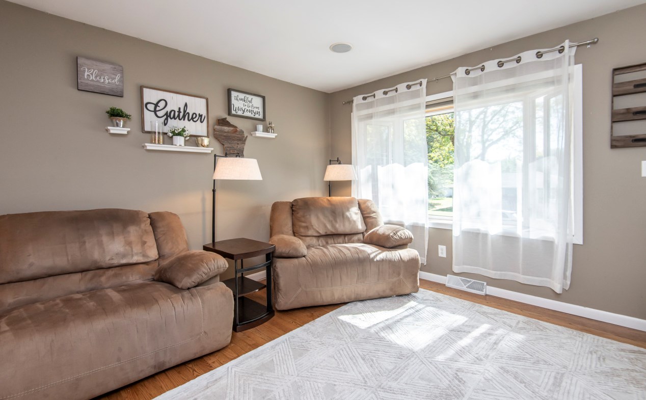 1542 Irving Pl, Waukesha, WI 53188-2236