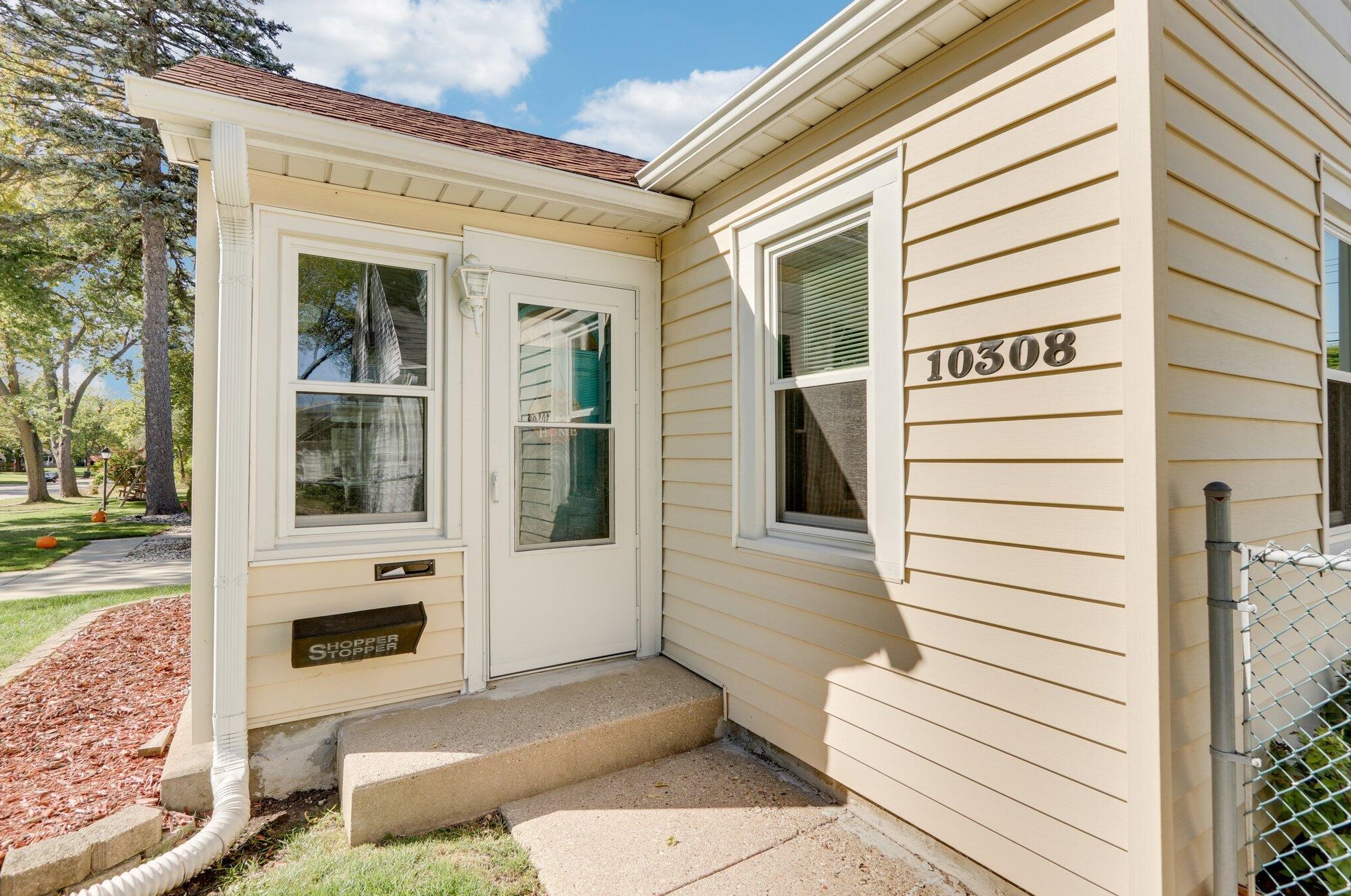 10308 W Schlinger Ave, Milwaukee, WI 53214