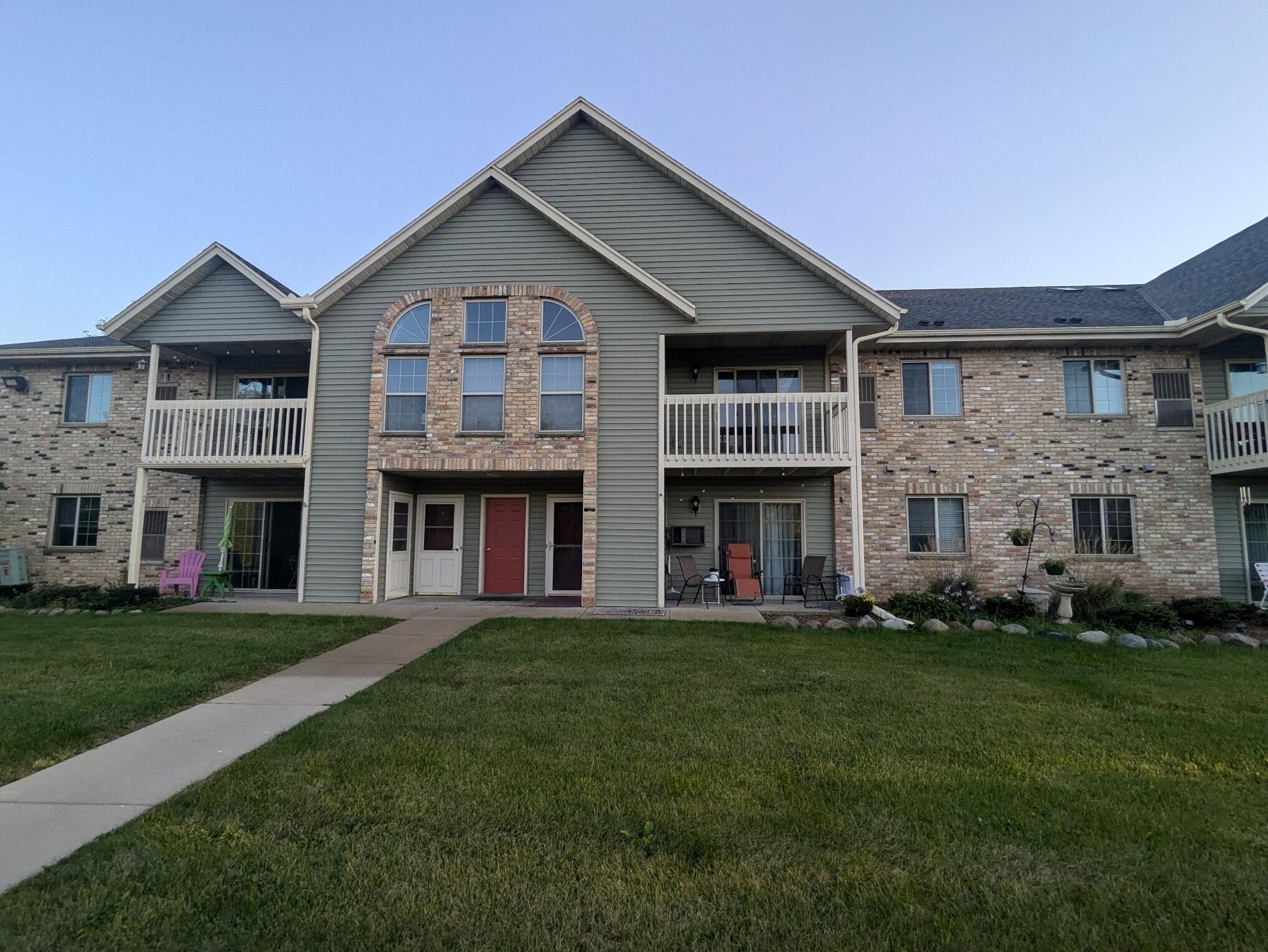 3650 Barbara Ct, Oak Creek WI  53154-8020 exterior