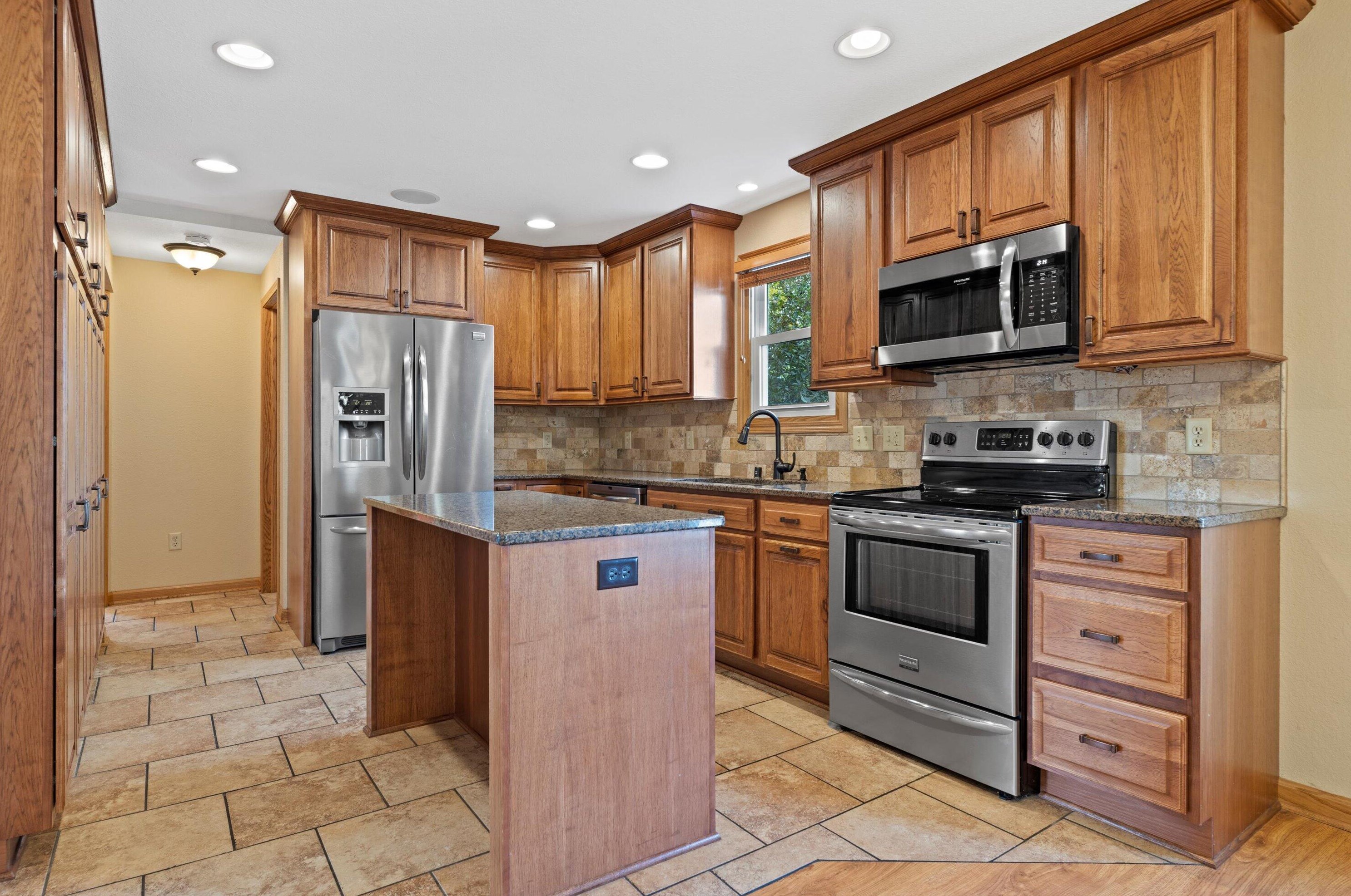 173 73rd St, Milwaukee, WI 53213-1525