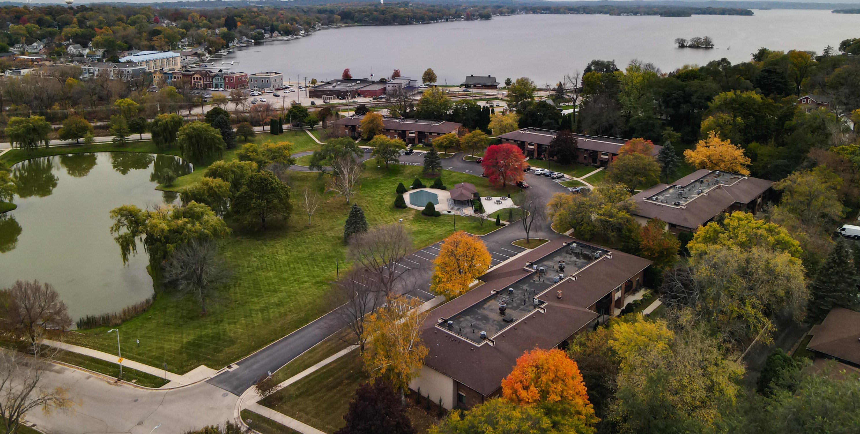 469 W Wisconsin Ave, Pewaukee, WI 53072