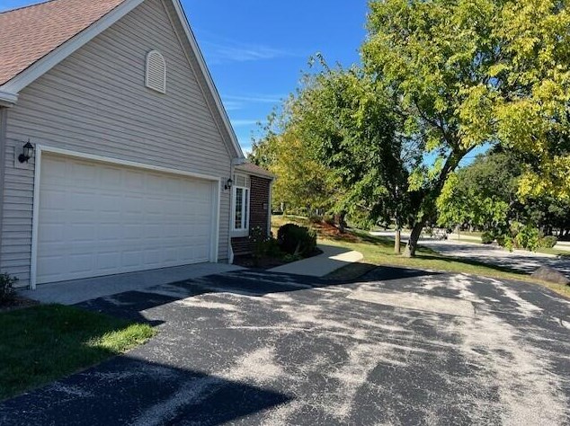5201 S Tuckaway Blvd, Milwaukee, WI 53221