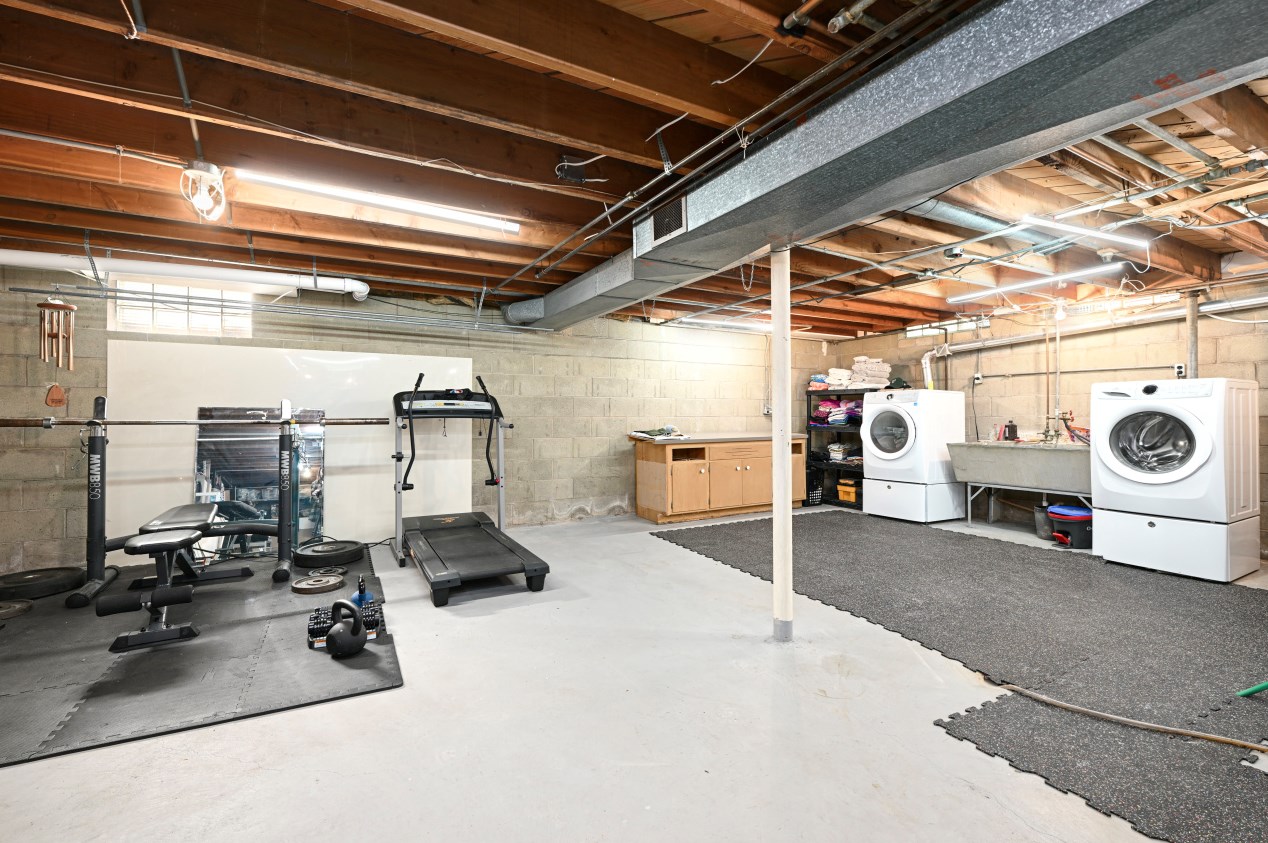 1661 118, Milwaukee WI 53226-3023 exterior