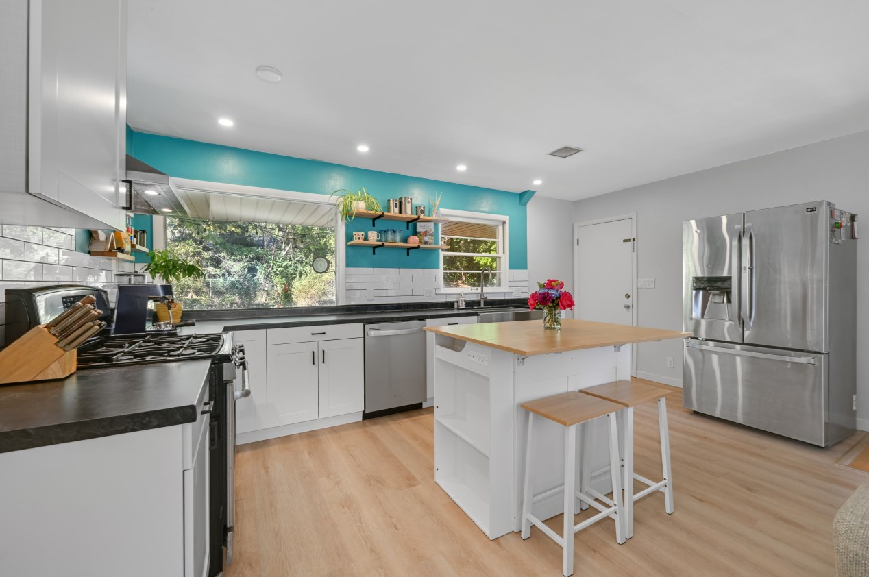 1661 118, Milwaukee WI 53226-3023 exterior