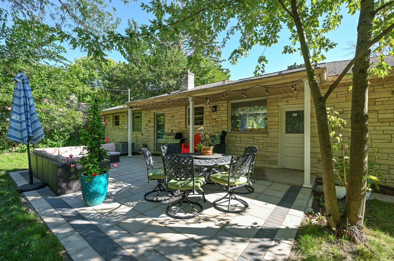 1661 118, Milwaukee WI 53226-3023 exterior