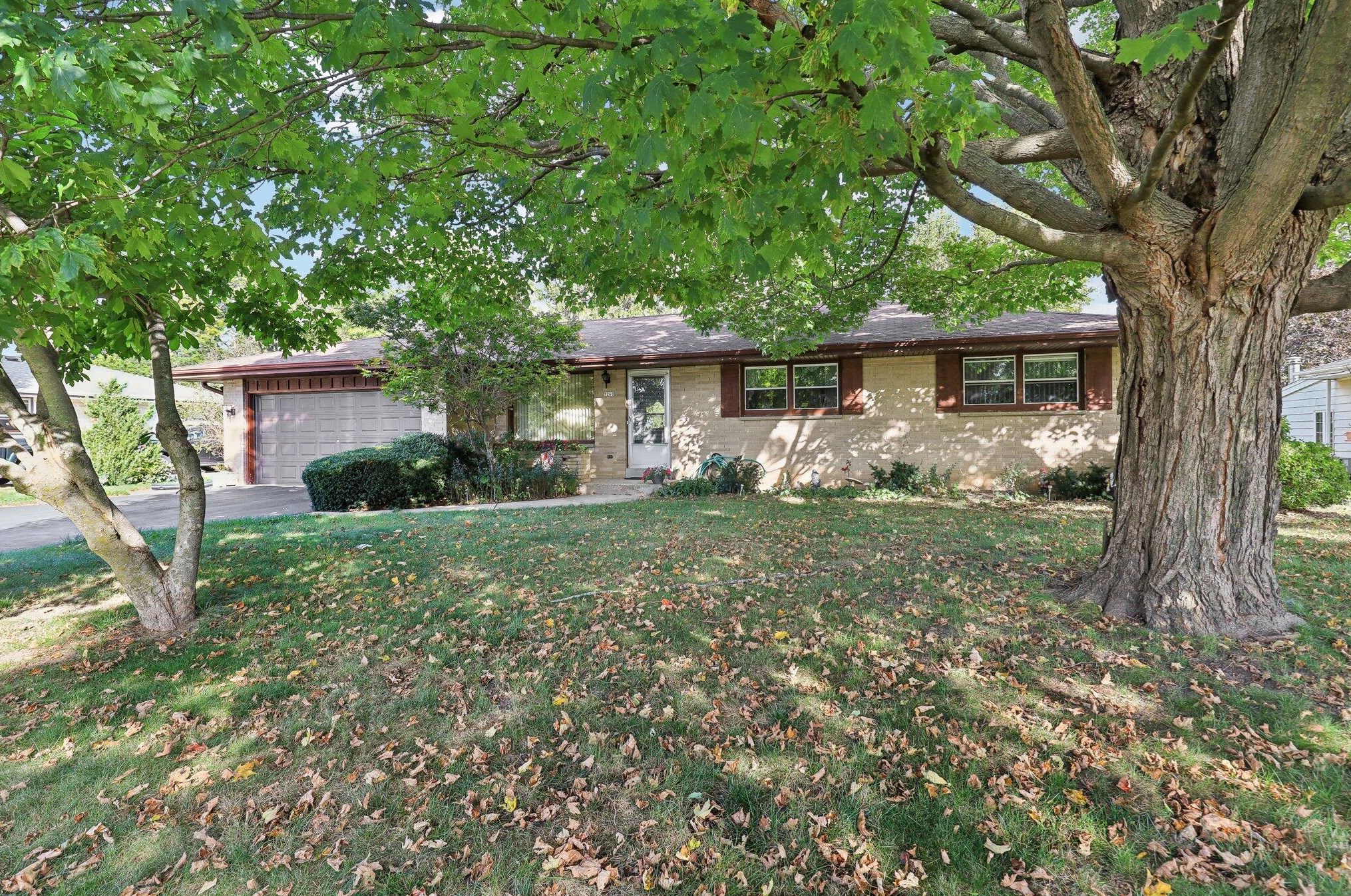 5260 S 116th St, Hales Corners, WI 53130