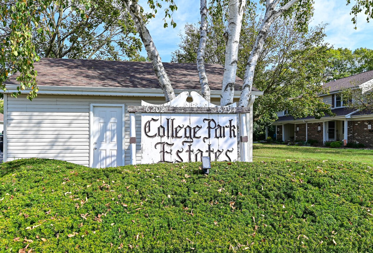 6276 College Ave, Greendale, WI 53129-2801