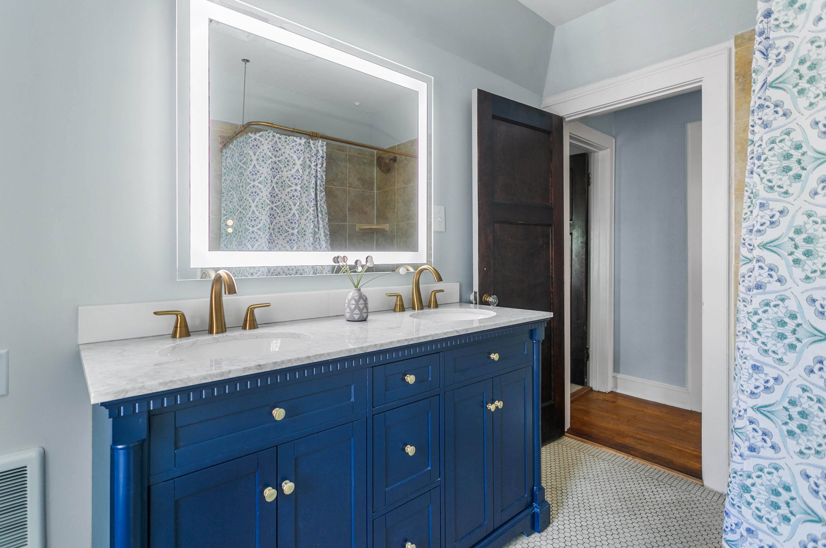 2030 53, Milwaukee WI 53208-1762 exterior