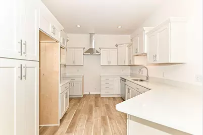 310 N Trailview Cir, Racine, WI 53185 - Photo 10