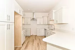 310 N Trailview Circle, Racine, WI 53185 - Photo 10