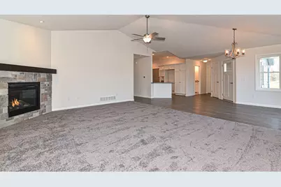 310 N Trailview Cir, Racine, WI 53185 - Photo 8