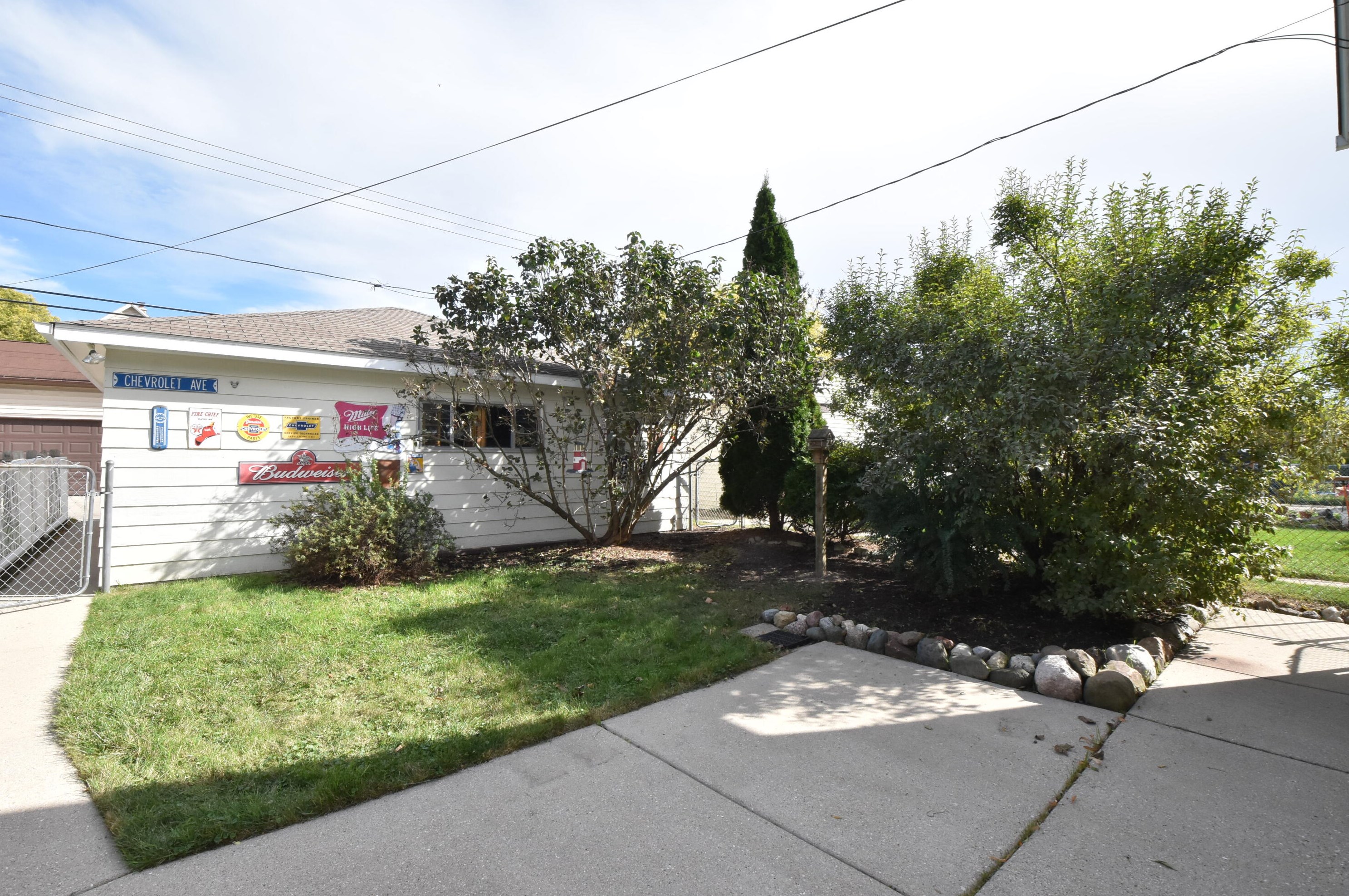 2226 69, Milwaukee WI 53213-1926 exterior