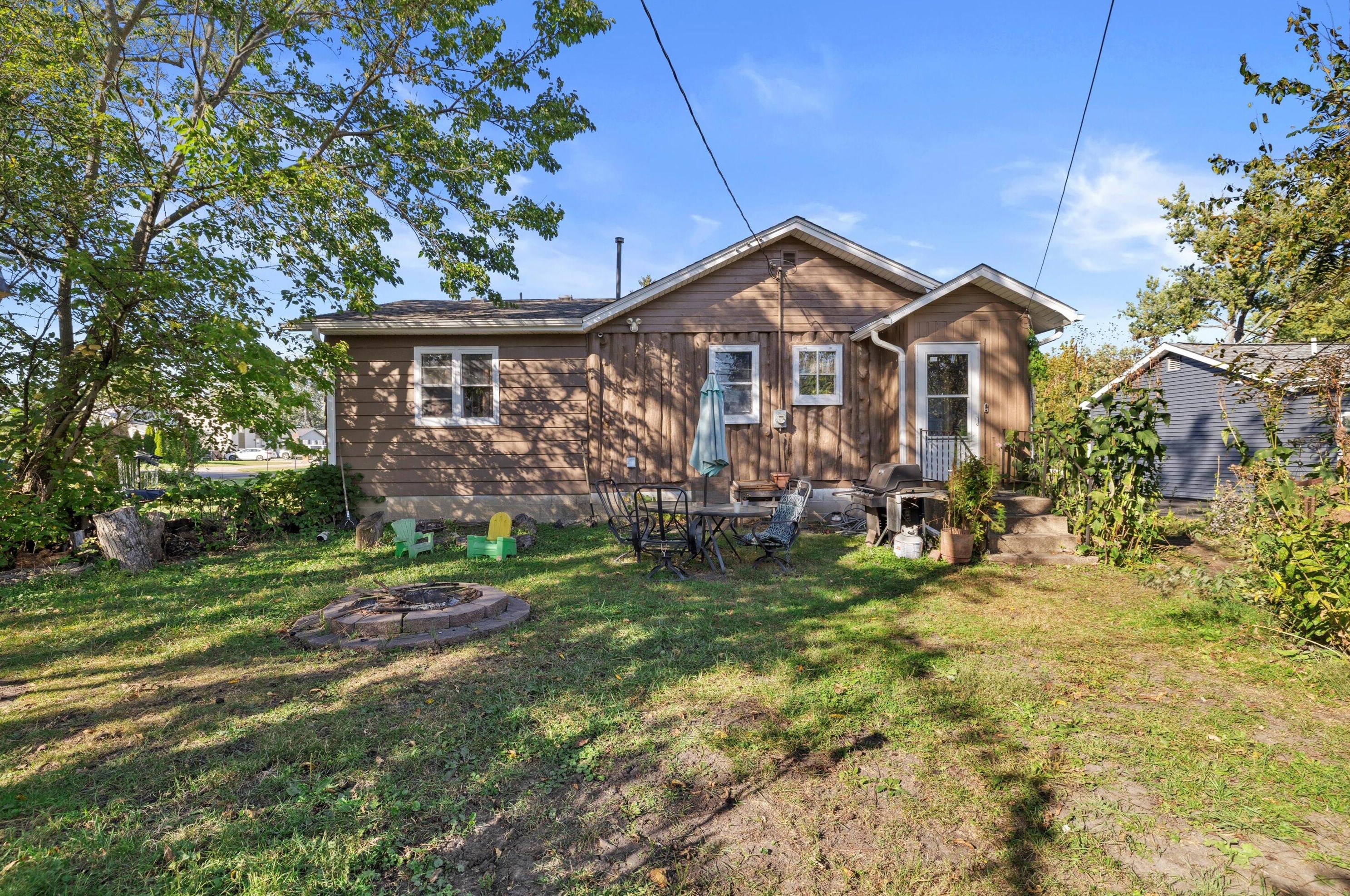 24925 70th St, Paddock Lake, WI 53168