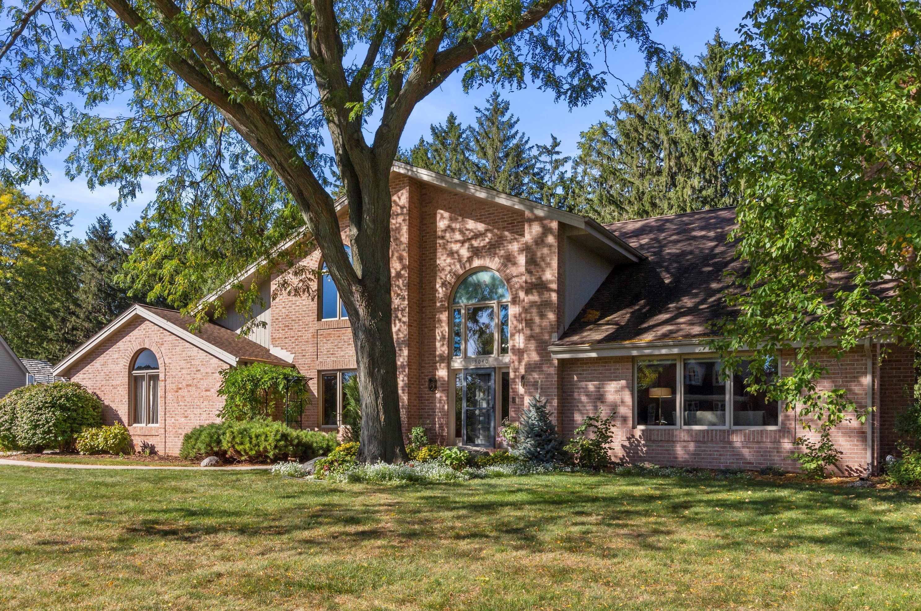 19040 Still Point Trail, Brookfield, WI 53045