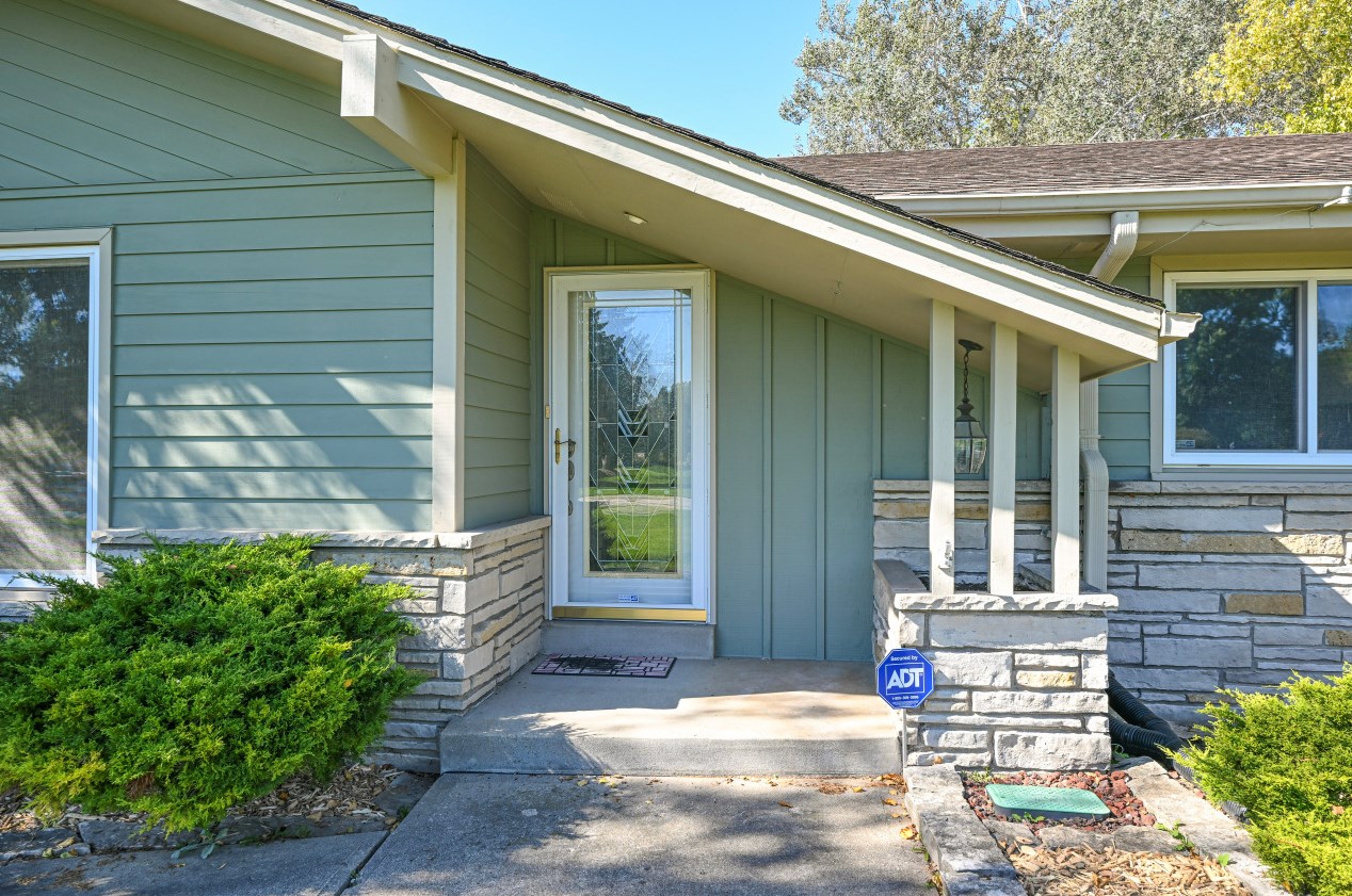 3405 Parkside Dr, Brookfield, WI 53005