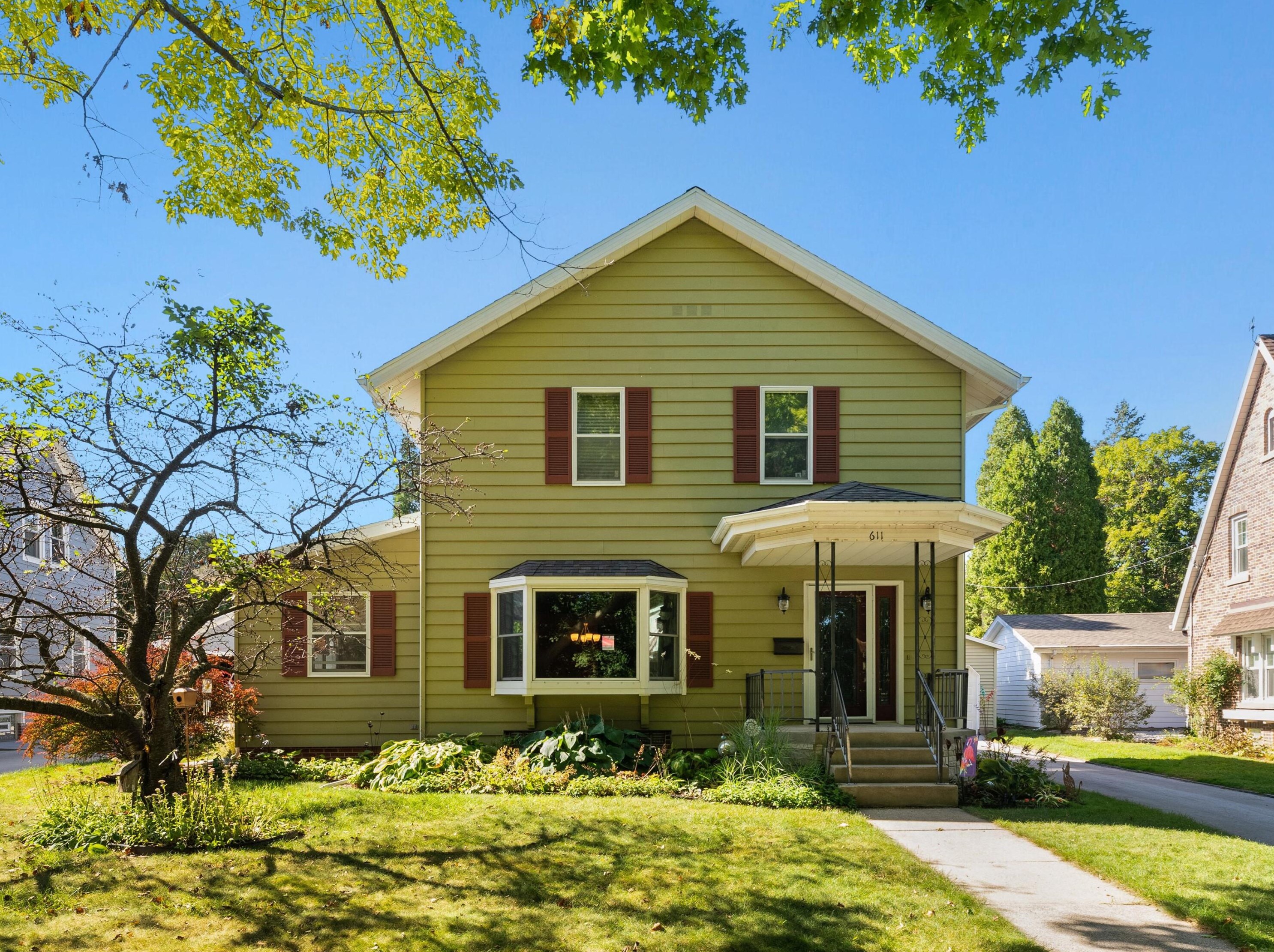 611 Riverside Dr, Kohler, WI 53044-1609