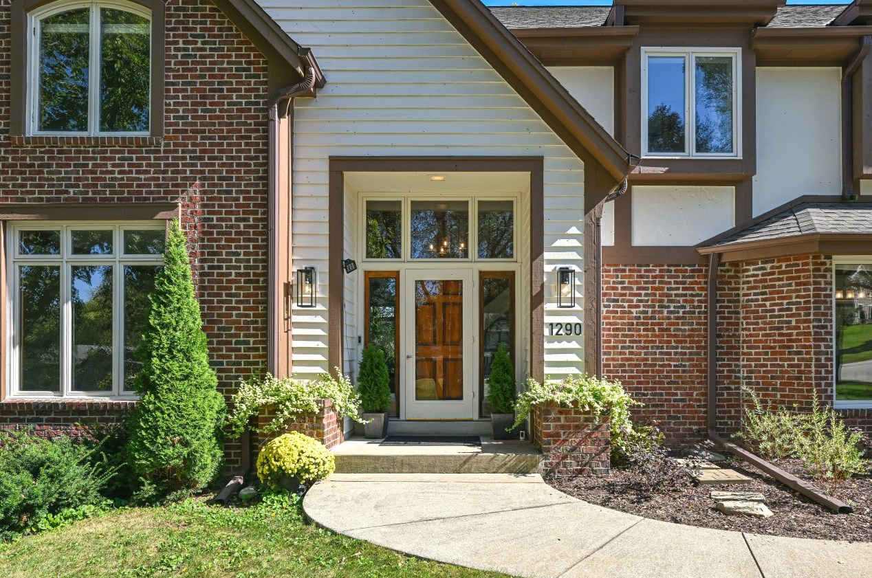 1290 Hawthorne Ridge Dr, Brookfield, WI 53045