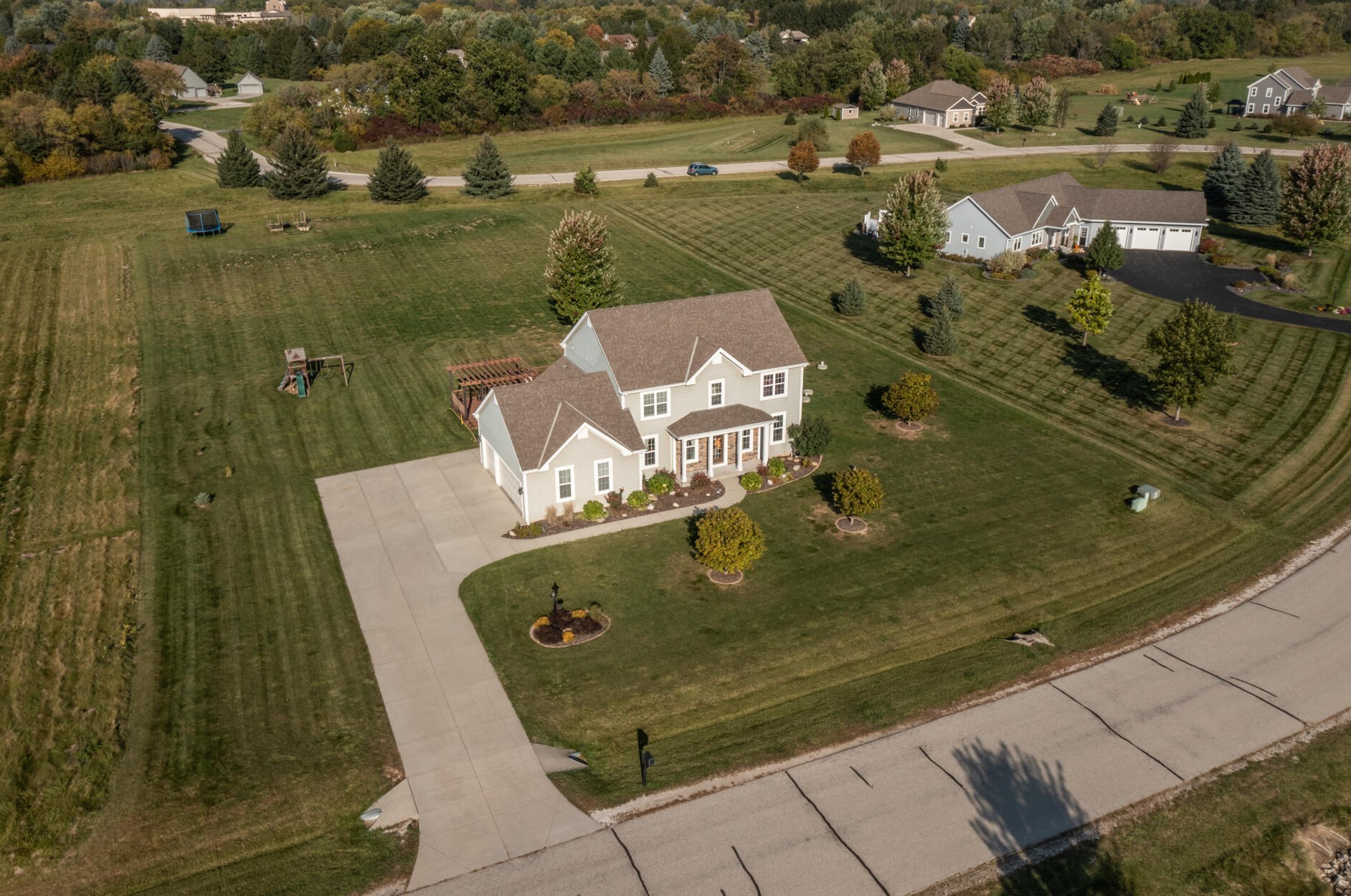 1083 Cheyenne Ct, Hubertus, WI 53033