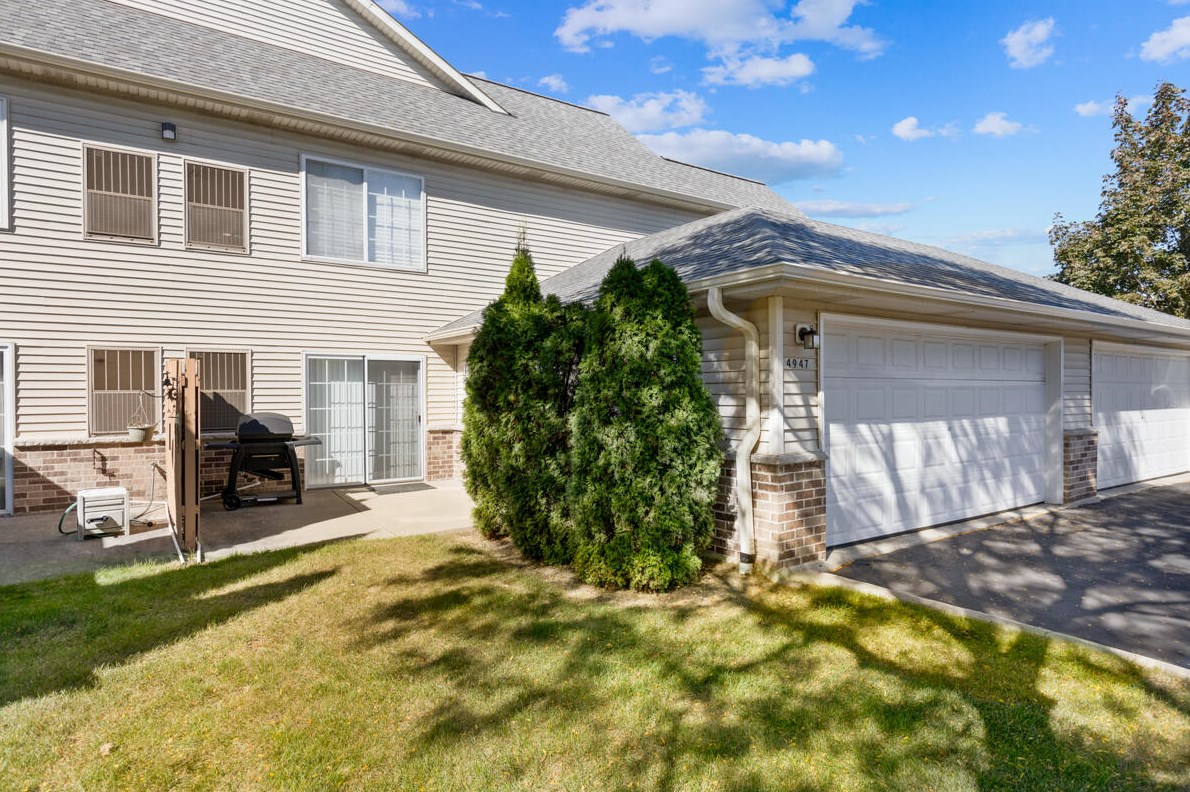 4947 W Maple Leaf Cir, Milwaukee, WI 53220