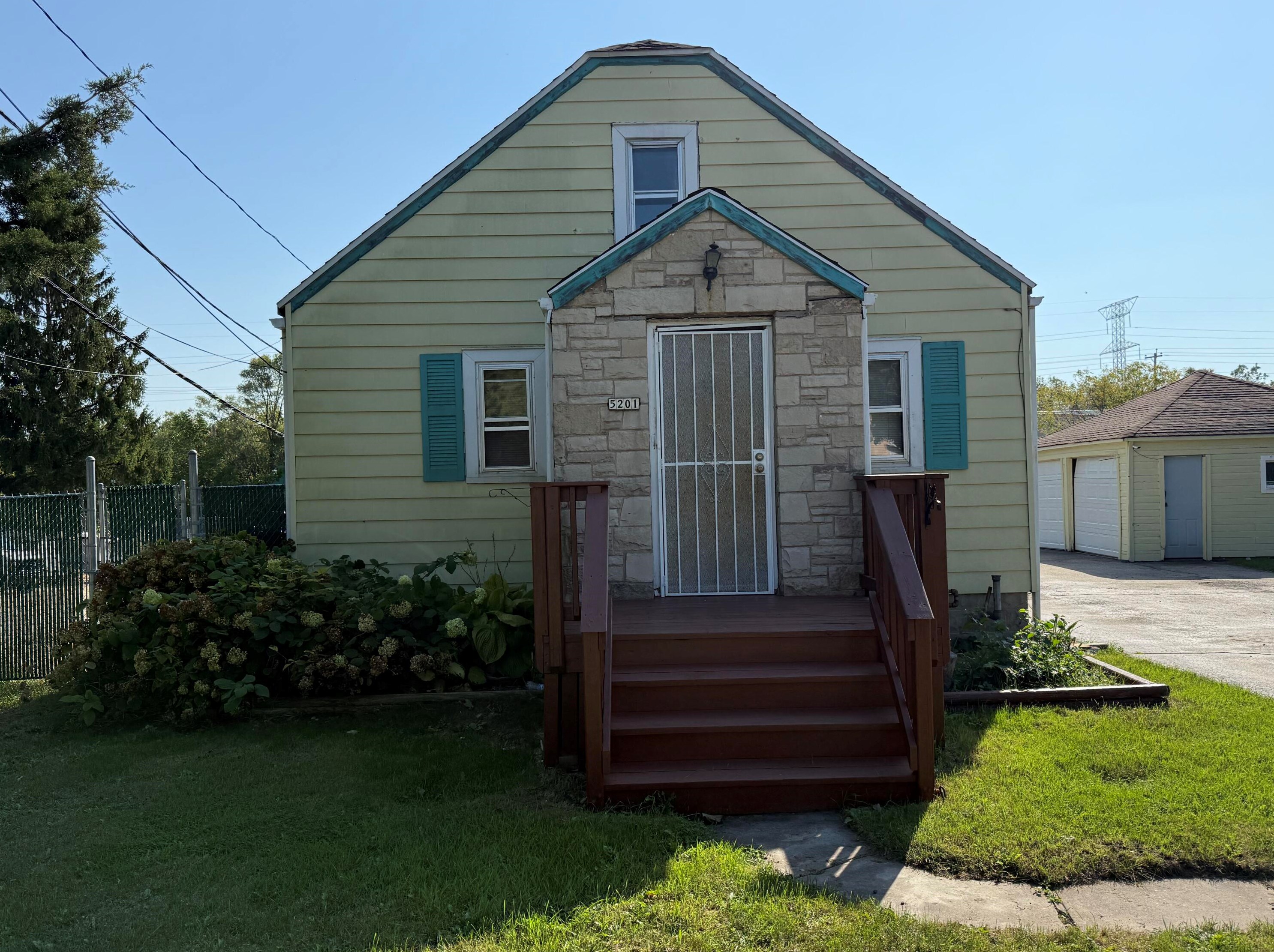 5201 W Mill Rd, Milwaukee, WI 53218